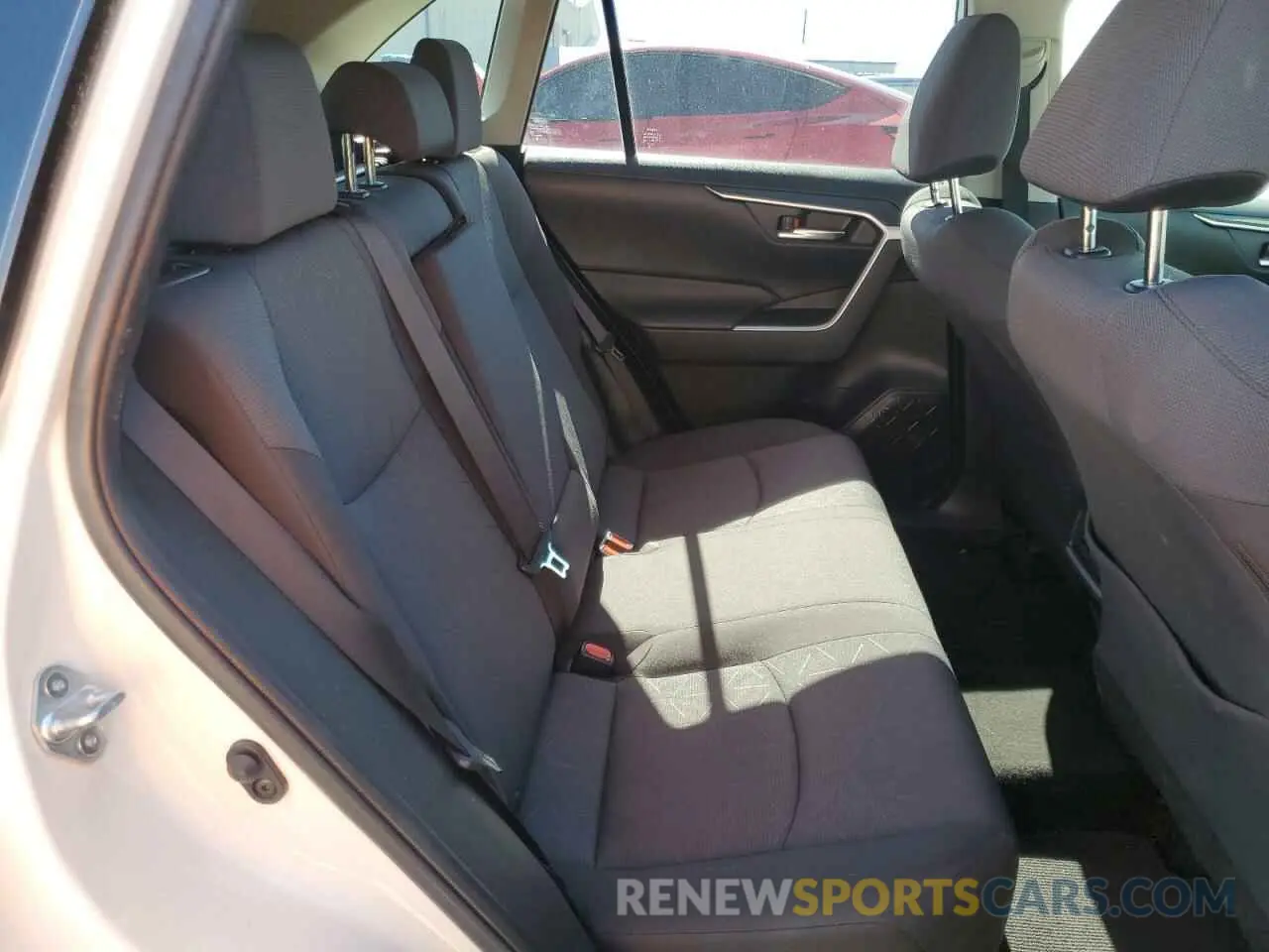 10 Photograph of a damaged car JTMW1RFV1KJ014923 TOYOTA RAV4 2019