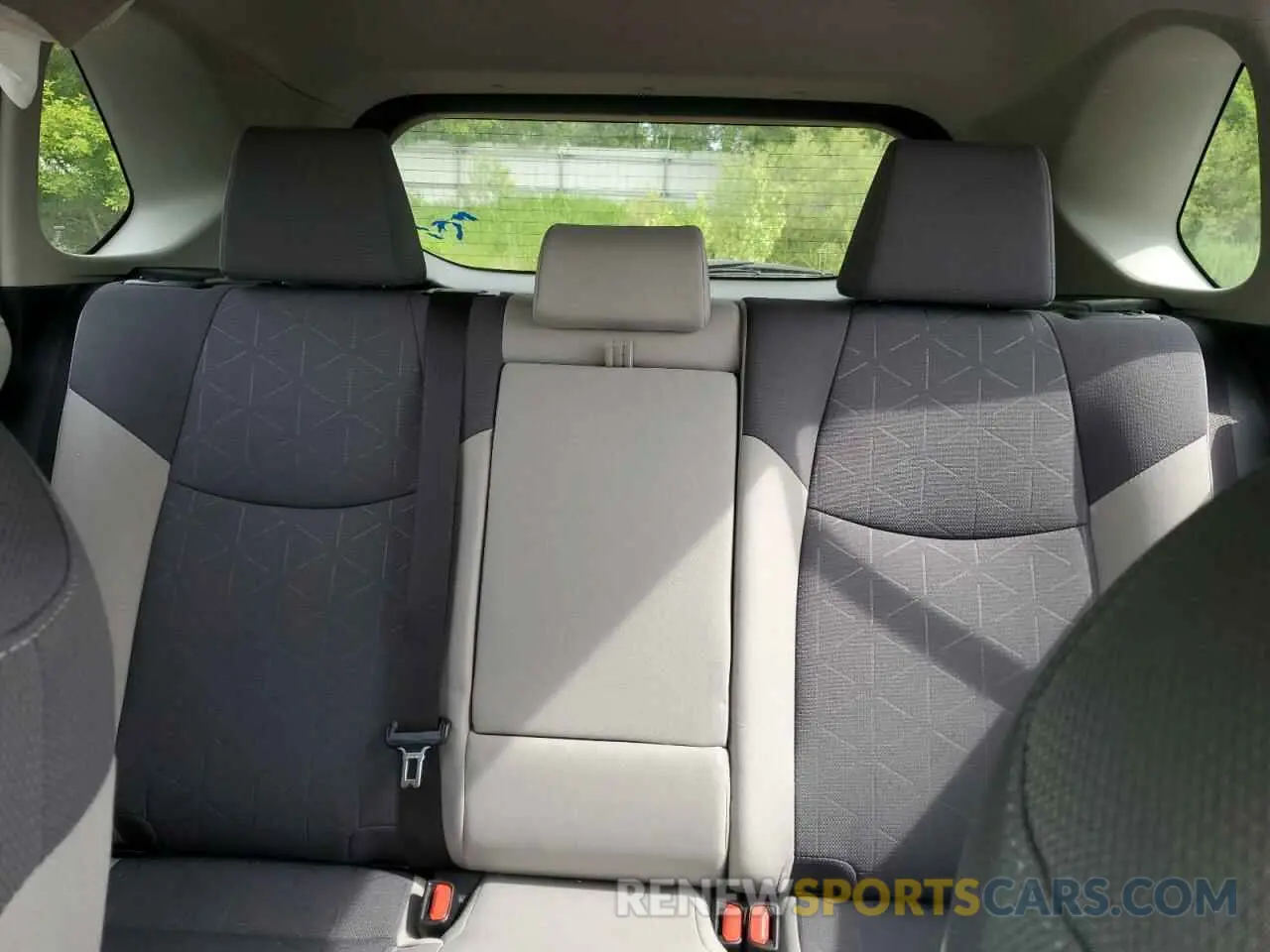 10 Photograph of a damaged car JTMW1RFV2KD035780 TOYOTA RAV4 2019