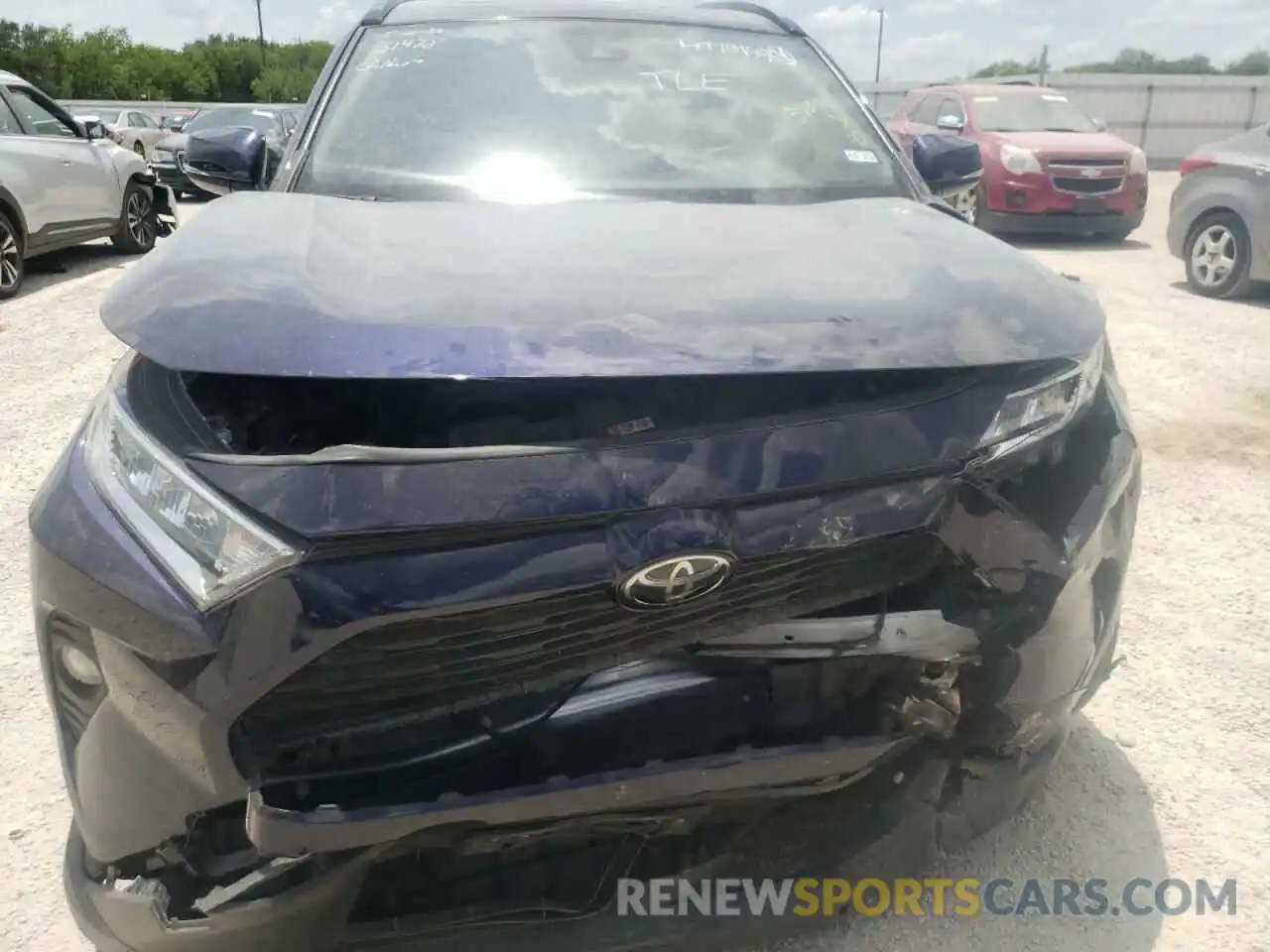 9 Photograph of a damaged car JTMW1RFV2KJ002618 TOYOTA RAV4 2019