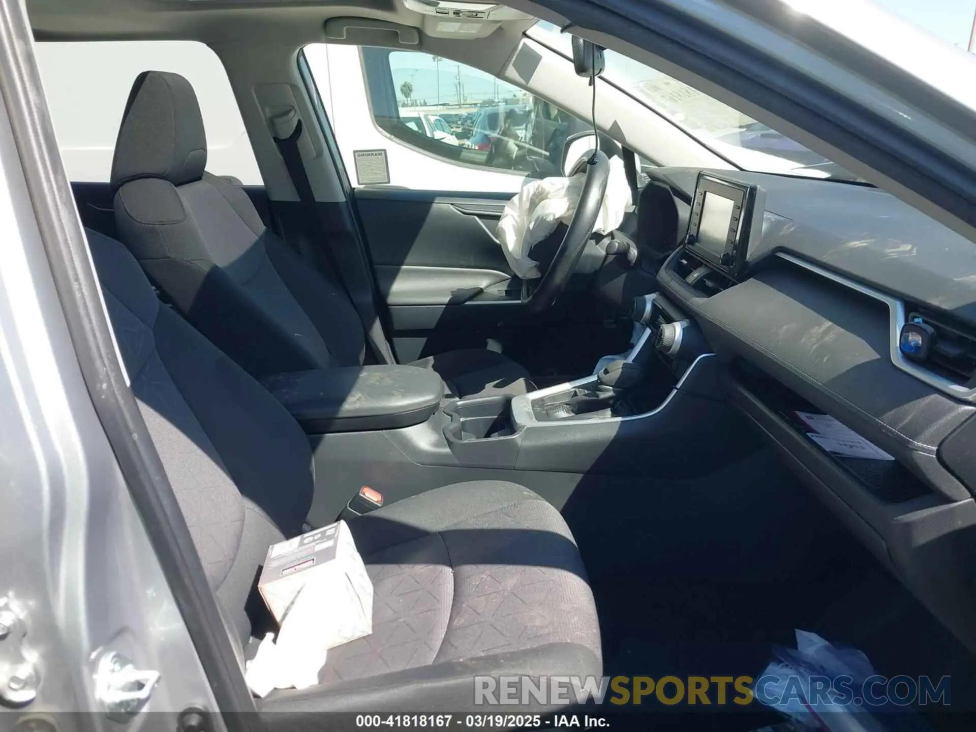 5 Photograph of a damaged car JTMW1RFV3KD028269 TOYOTA RAV4 2019