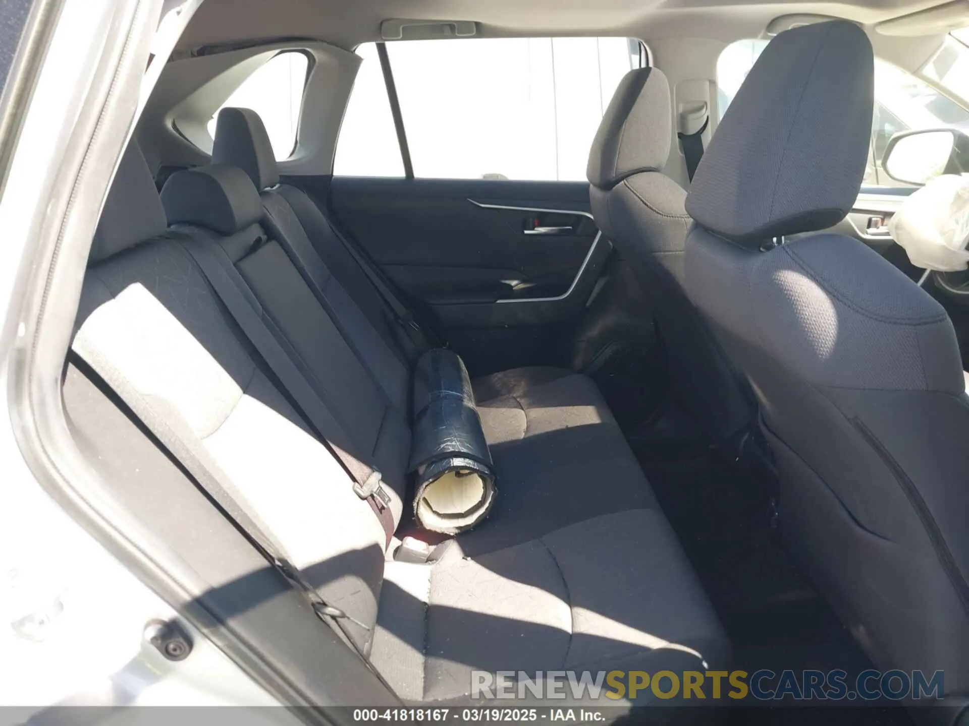 8 Photograph of a damaged car JTMW1RFV3KD028269 TOYOTA RAV4 2019