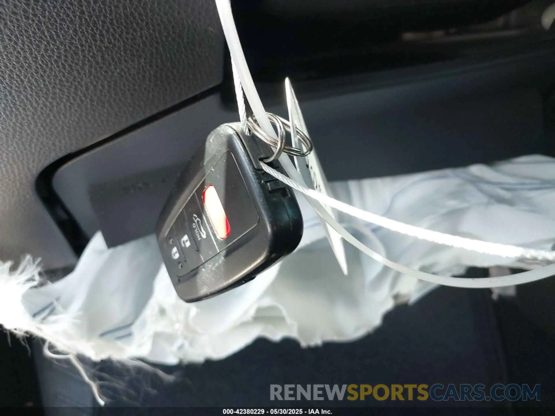 11 Photograph of a damaged car JTMW1RFV3KD032368 TOYOTA RAV4 2019