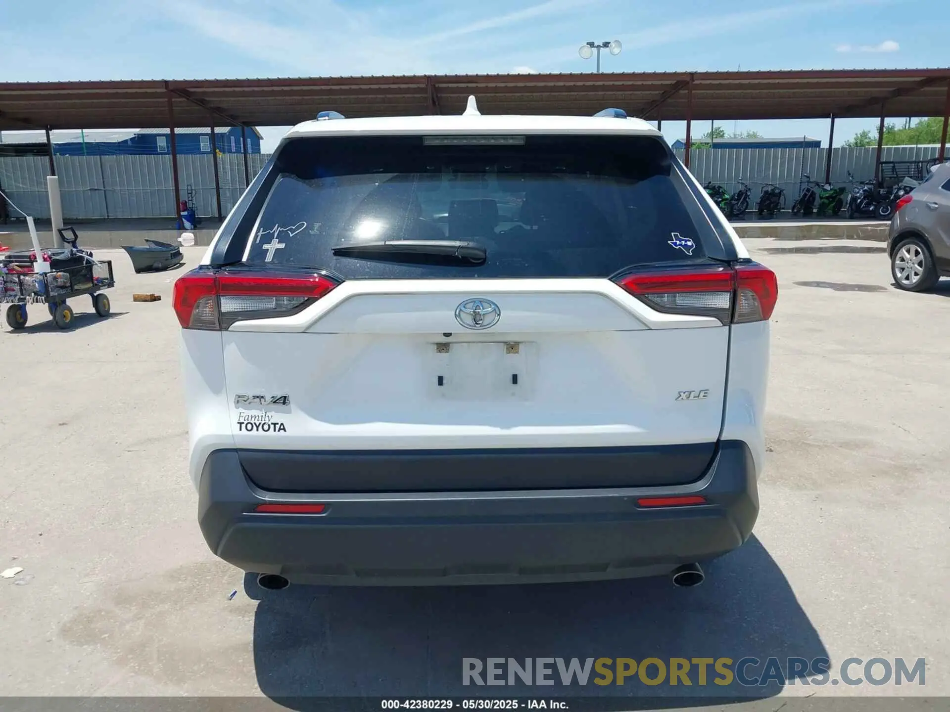 16 Photograph of a damaged car JTMW1RFV3KD032368 TOYOTA RAV4 2019