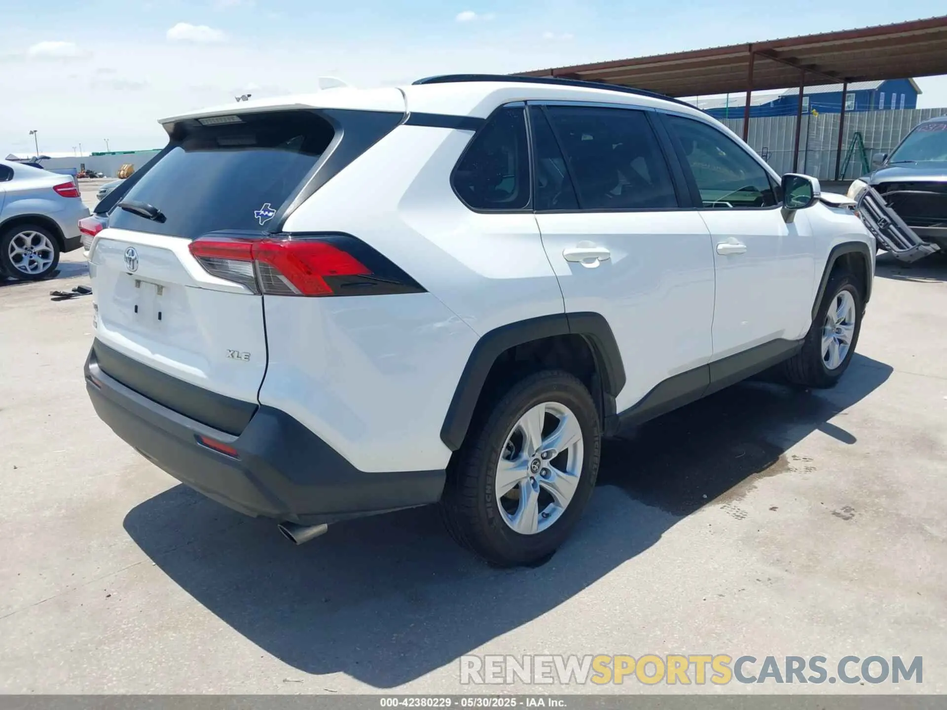 4 Photograph of a damaged car JTMW1RFV3KD032368 TOYOTA RAV4 2019