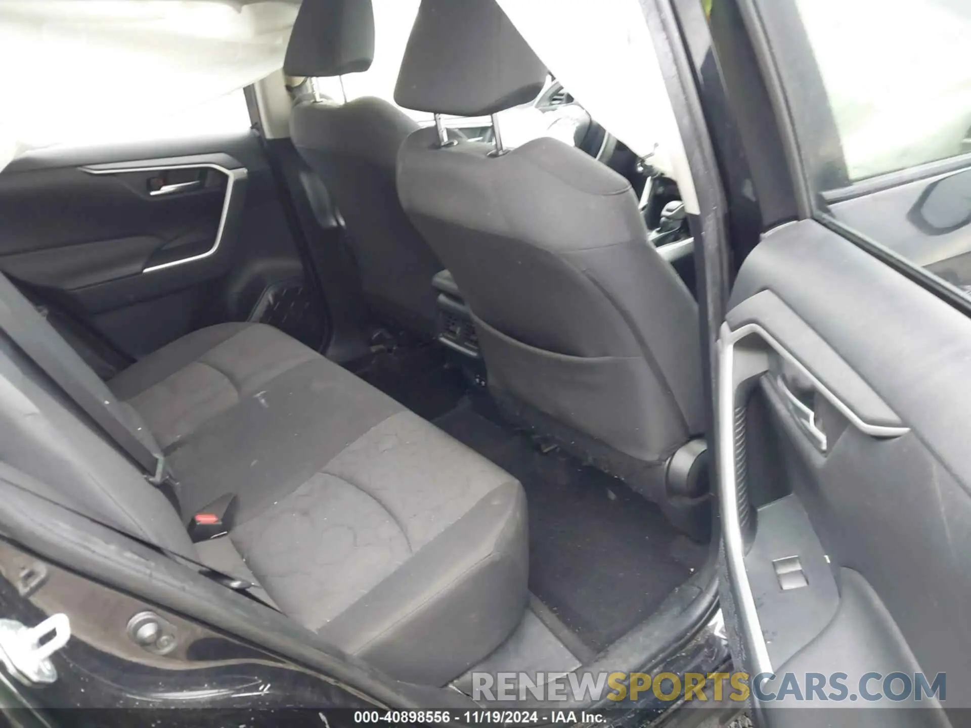 8 Photograph of a damaged car JTMW1RFV4KD011643 TOYOTA RAV4 2019