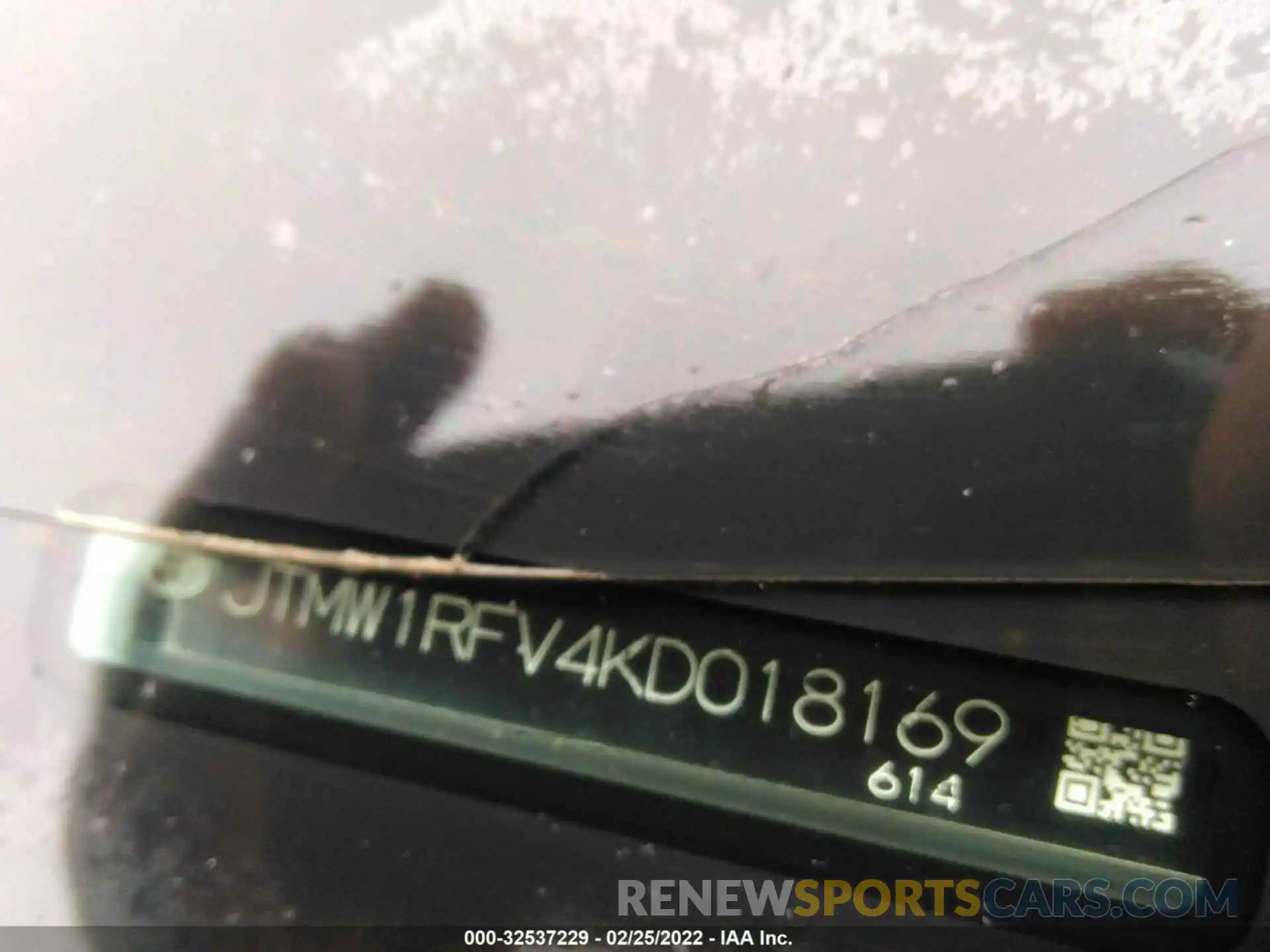 9 Photograph of a damaged car JTMW1RFV4KD018169 TOYOTA RAV4 2019