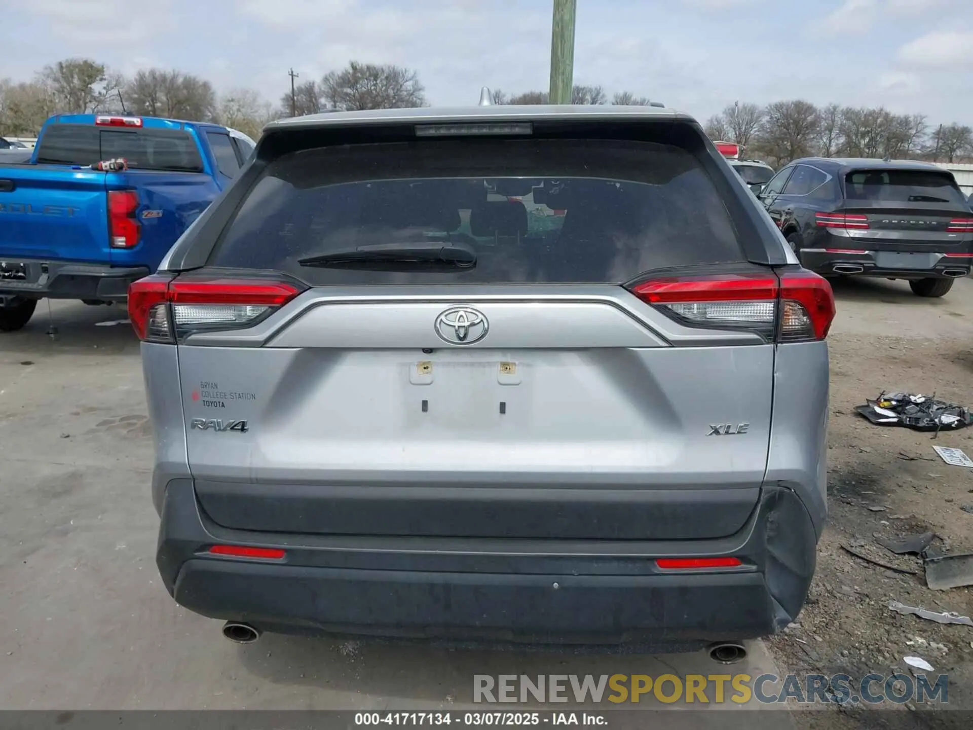 17 Photograph of a damaged car JTMW1RFV4KD022612 TOYOTA RAV4 2019