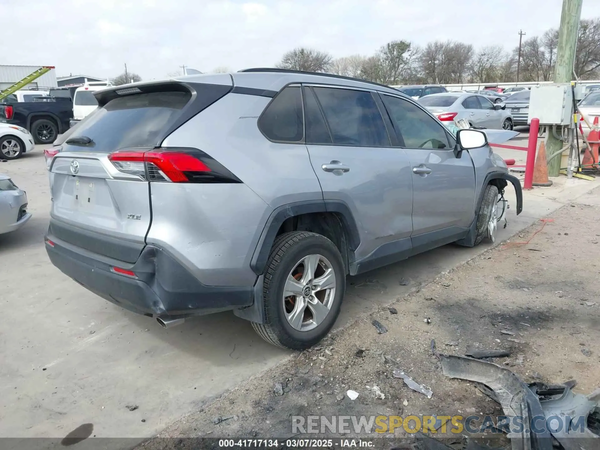 4 Photograph of a damaged car JTMW1RFV4KD022612 TOYOTA RAV4 2019