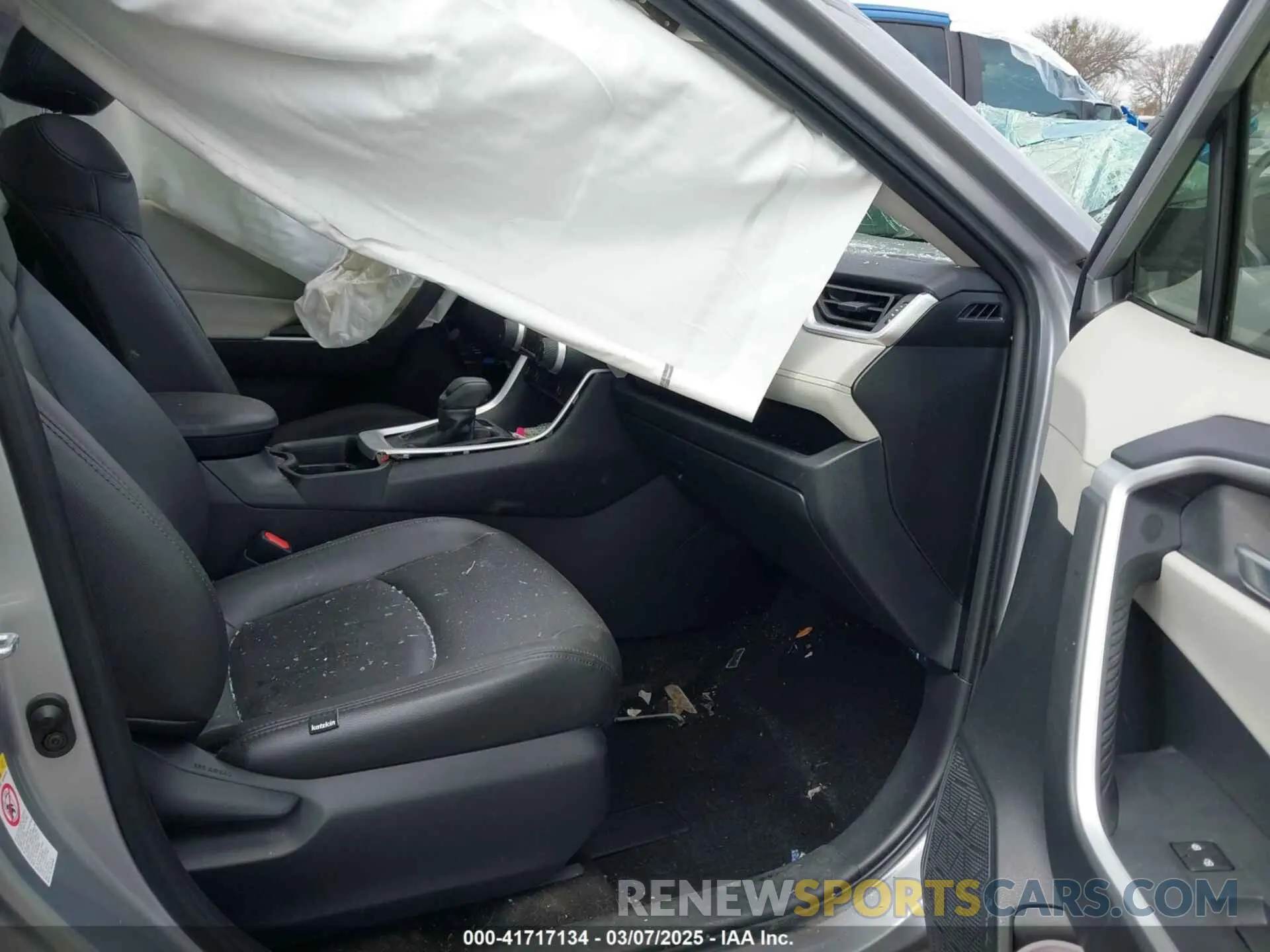 5 Photograph of a damaged car JTMW1RFV4KD022612 TOYOTA RAV4 2019