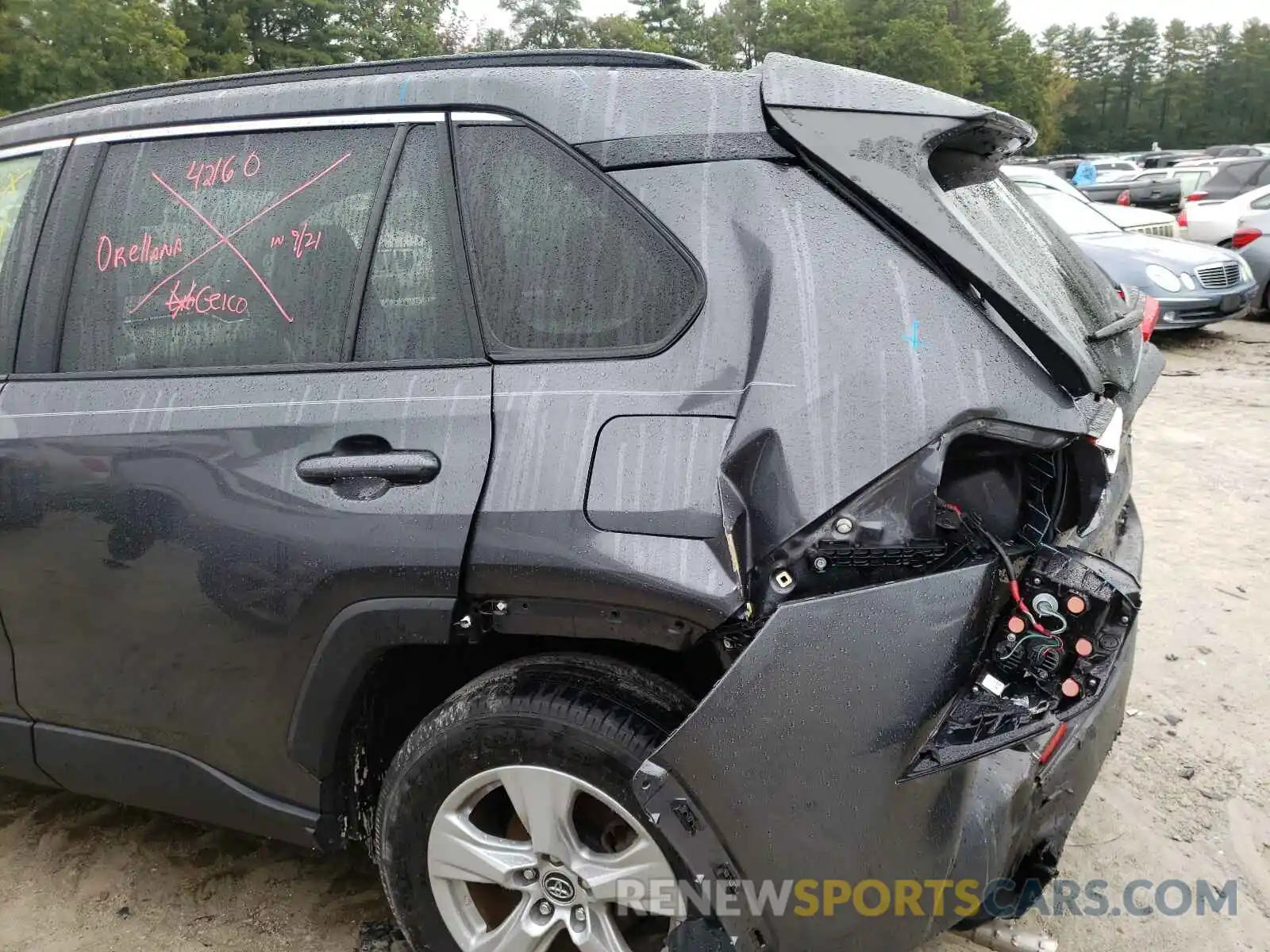 9 Photograph of a damaged car JTMW1RFV4KD506358 TOYOTA RAV4 2019