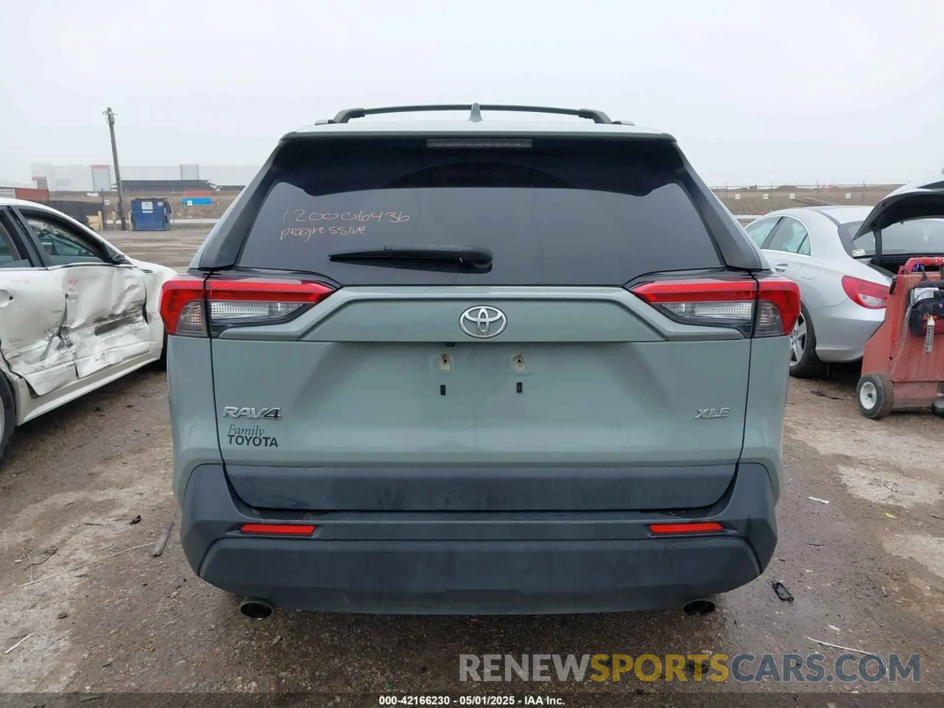 17 Photograph of a damaged car JTMW1RFV4KD508787 TOYOTA RAV4 2019