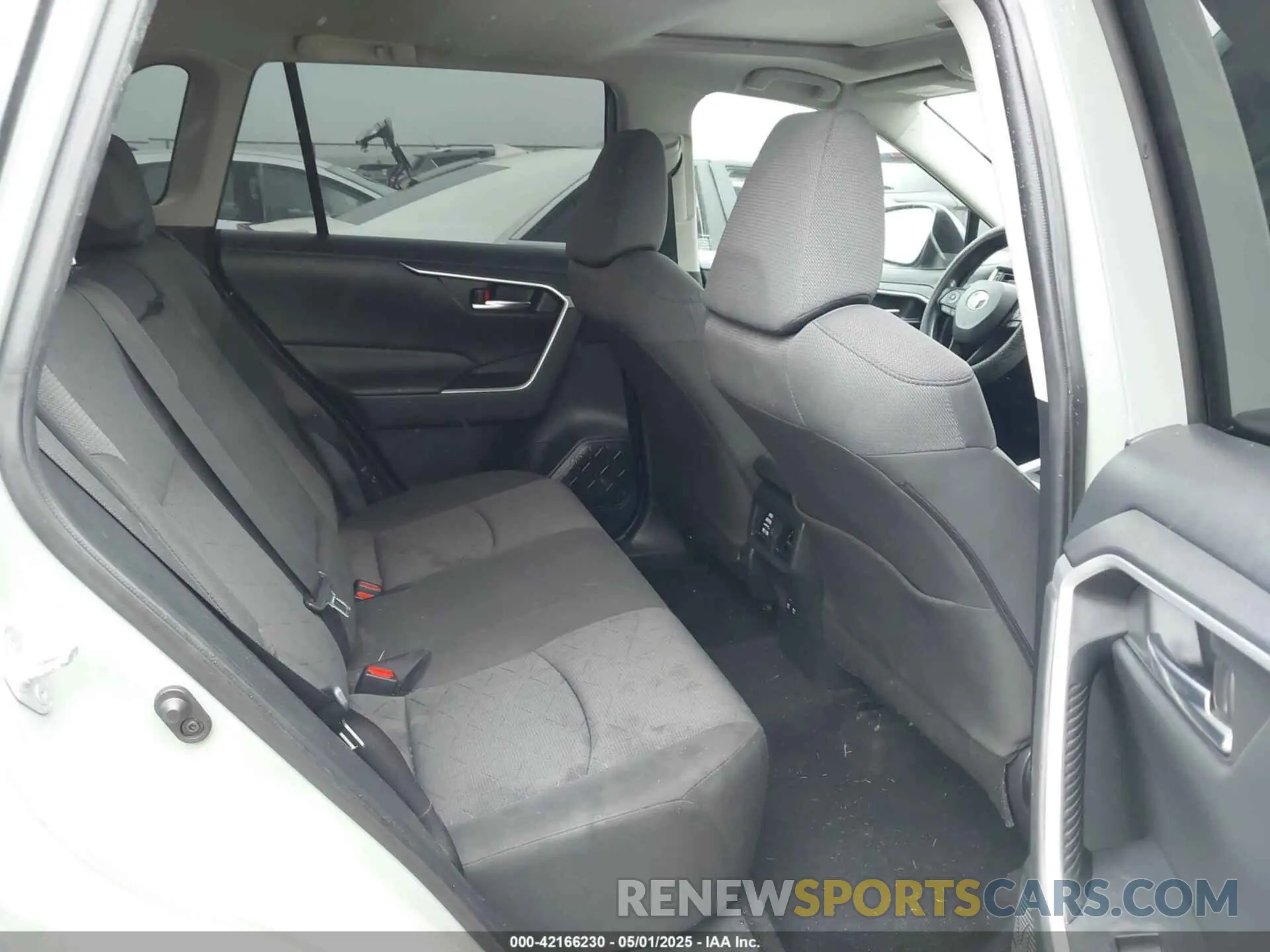 8 Photograph of a damaged car JTMW1RFV4KD508787 TOYOTA RAV4 2019