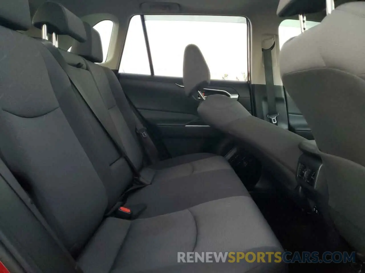 11 Photograph of a damaged car JTMW1RFV5KD006533 TOYOTA RAV4 2019