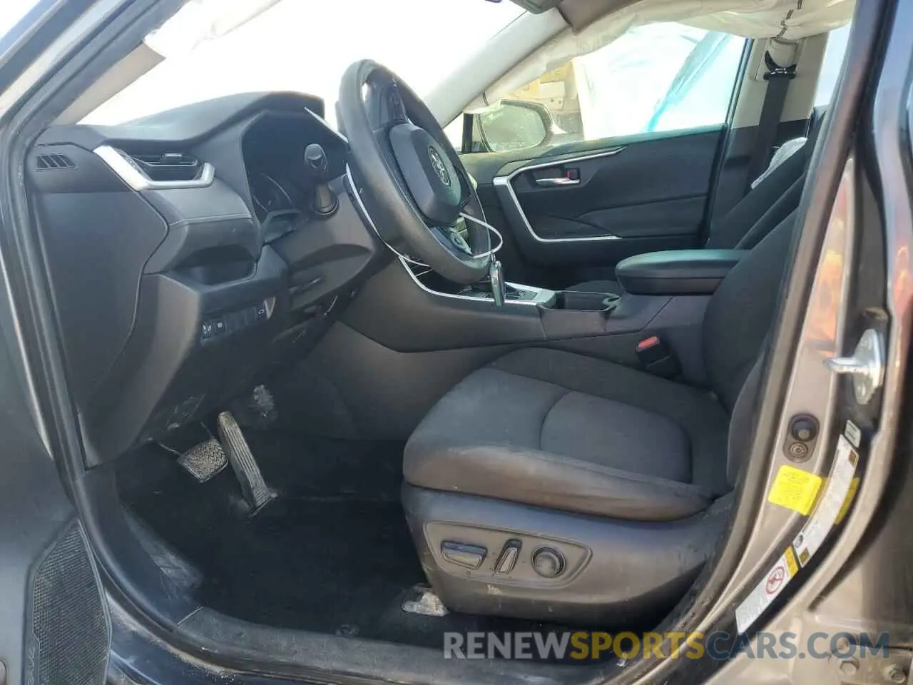 7 Photograph of a damaged car JTMW1RFV5KD019704 TOYOTA RAV4 2019