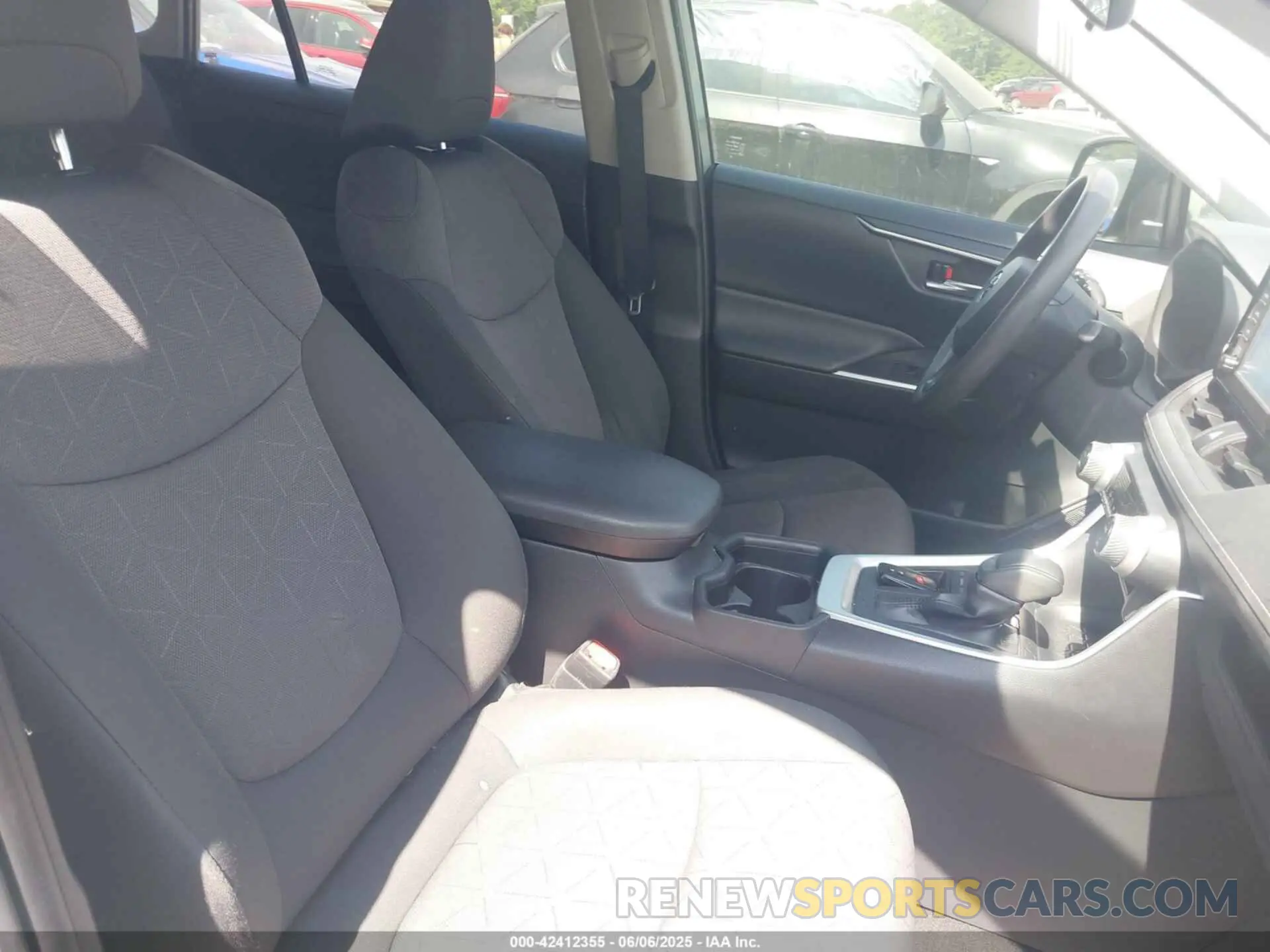5 Photograph of a damaged car JTMW1RFV5KD029097 TOYOTA RAV4 2019