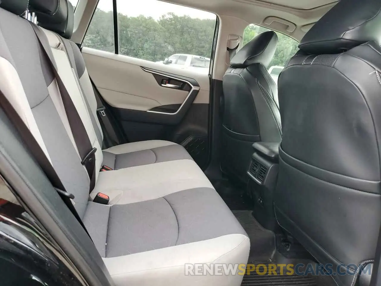 11 Photograph of a damaged car JTMW1RFV5KD030718 TOYOTA RAV4 2019