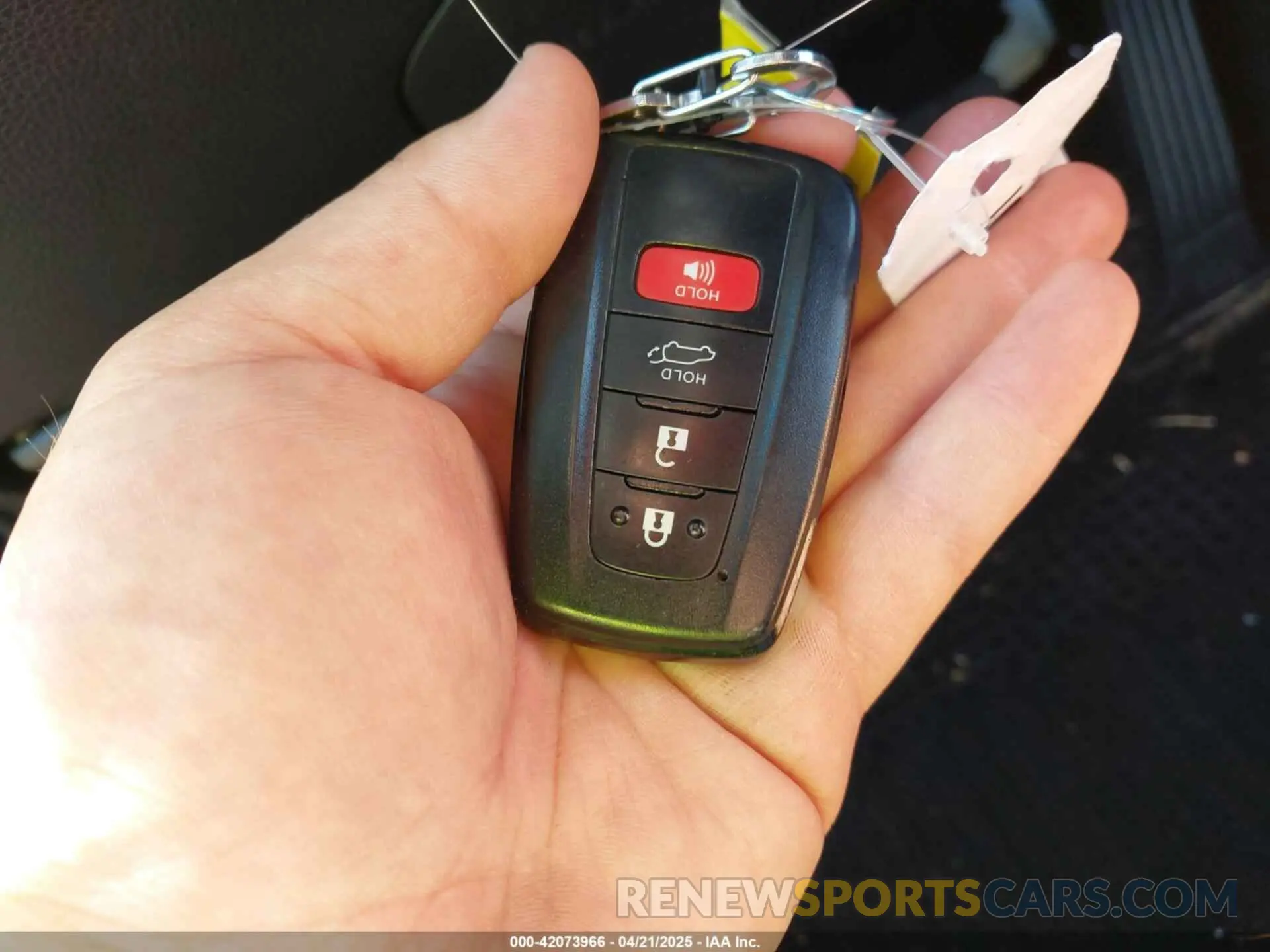 11 Photograph of a damaged car JTMW1RFV5KD502433 TOYOTA RAV4 2019