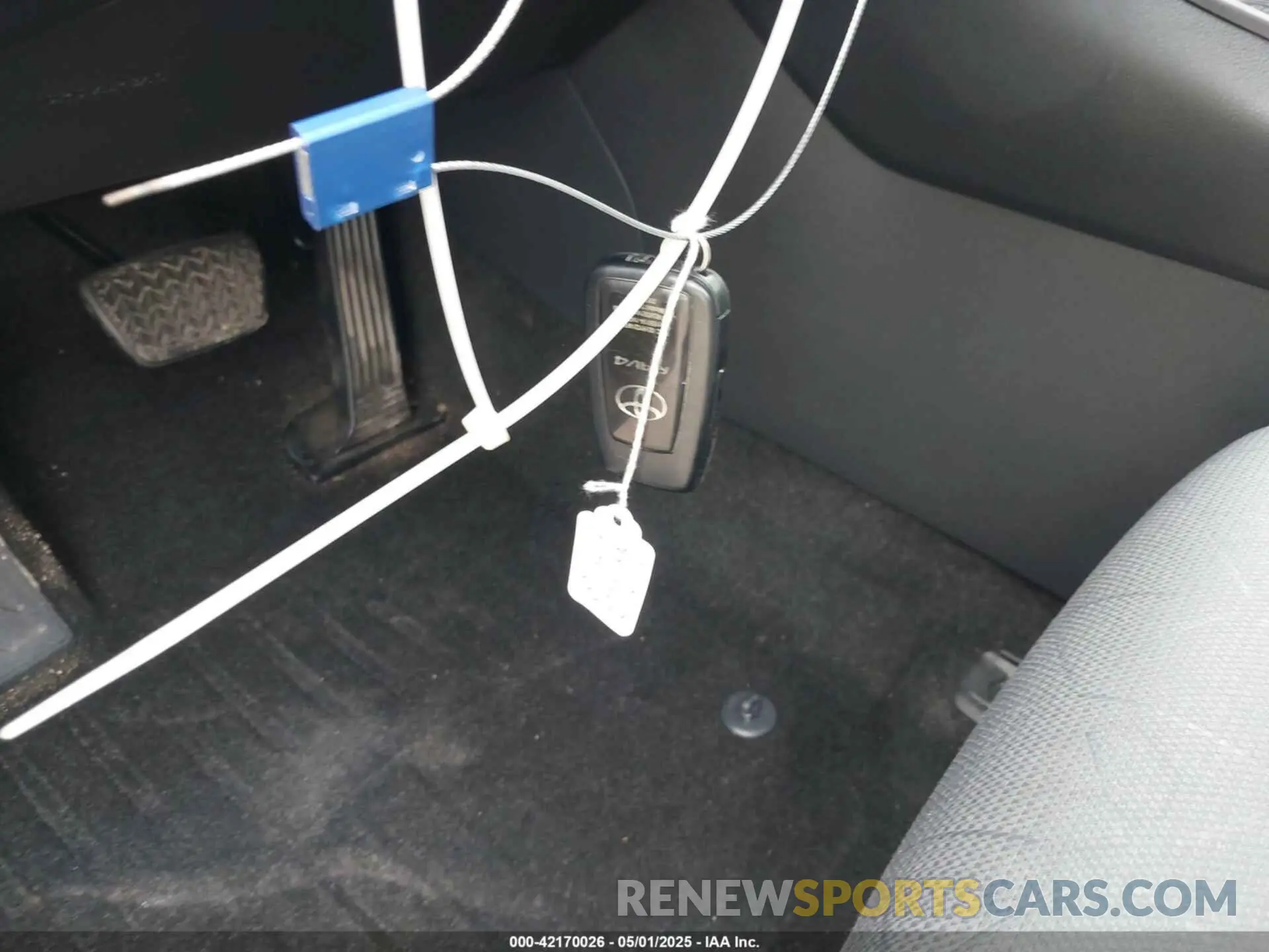 11 Photograph of a damaged car JTMW1RFV5KJ011930 TOYOTA RAV4 2019