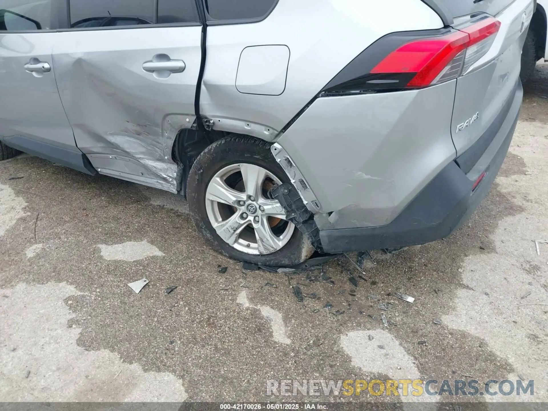6 Photograph of a damaged car JTMW1RFV5KJ011930 TOYOTA RAV4 2019