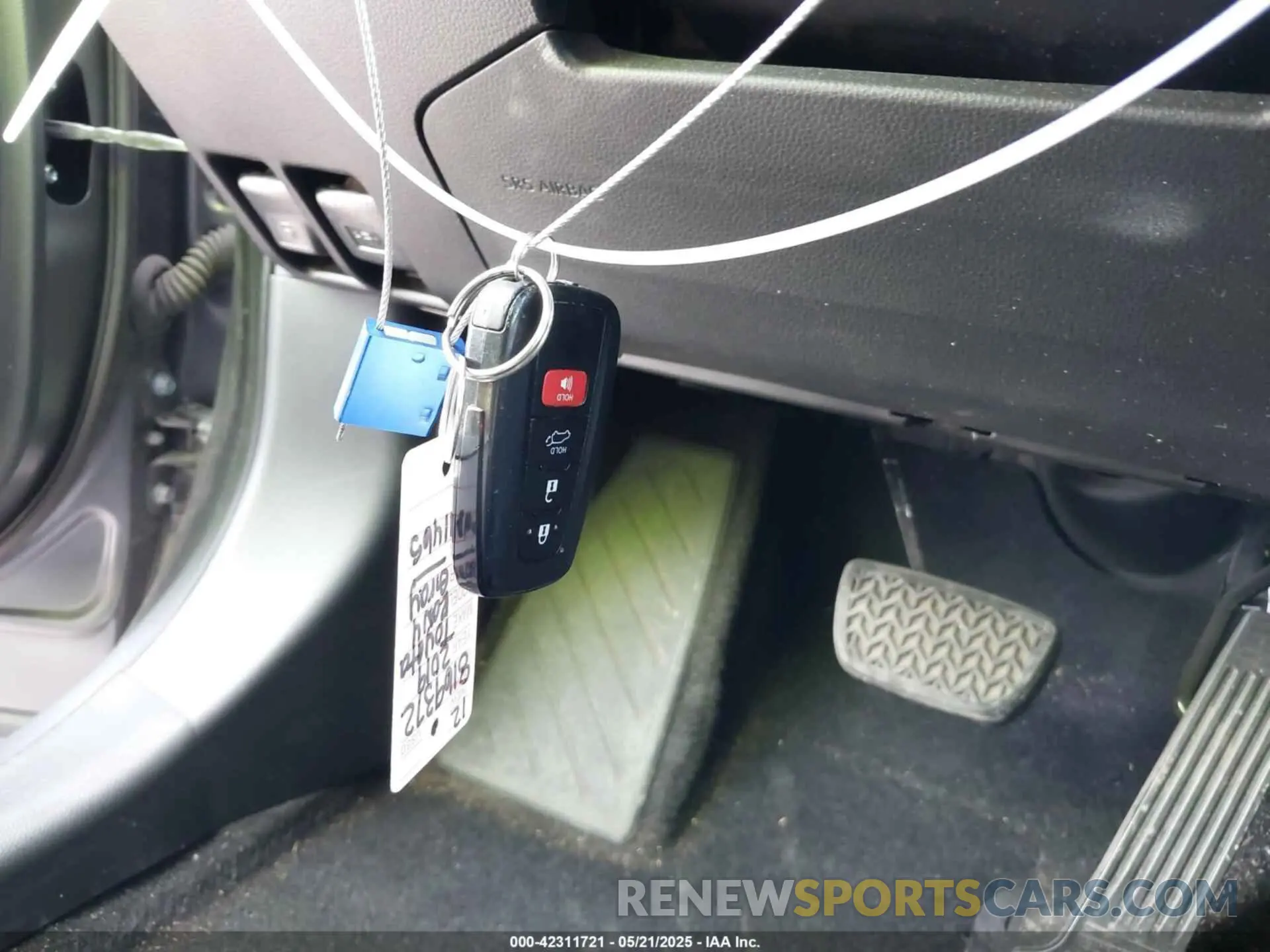 11 Photograph of a damaged car JTMW1RFV6KD011465 TOYOTA RAV4 2019