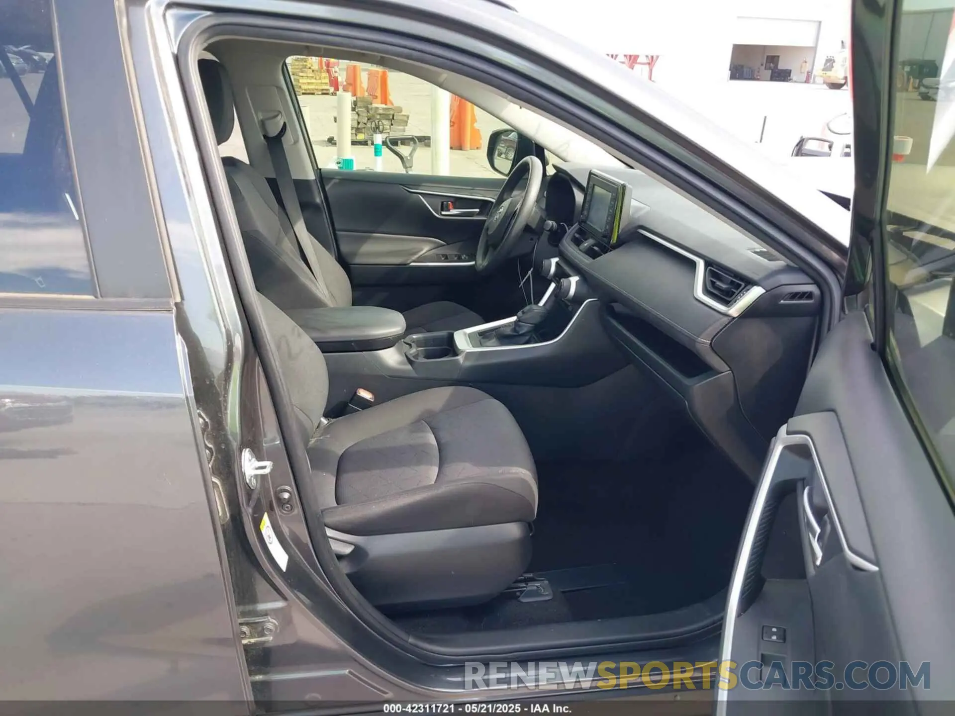 5 Photograph of a damaged car JTMW1RFV6KD011465 TOYOTA RAV4 2019