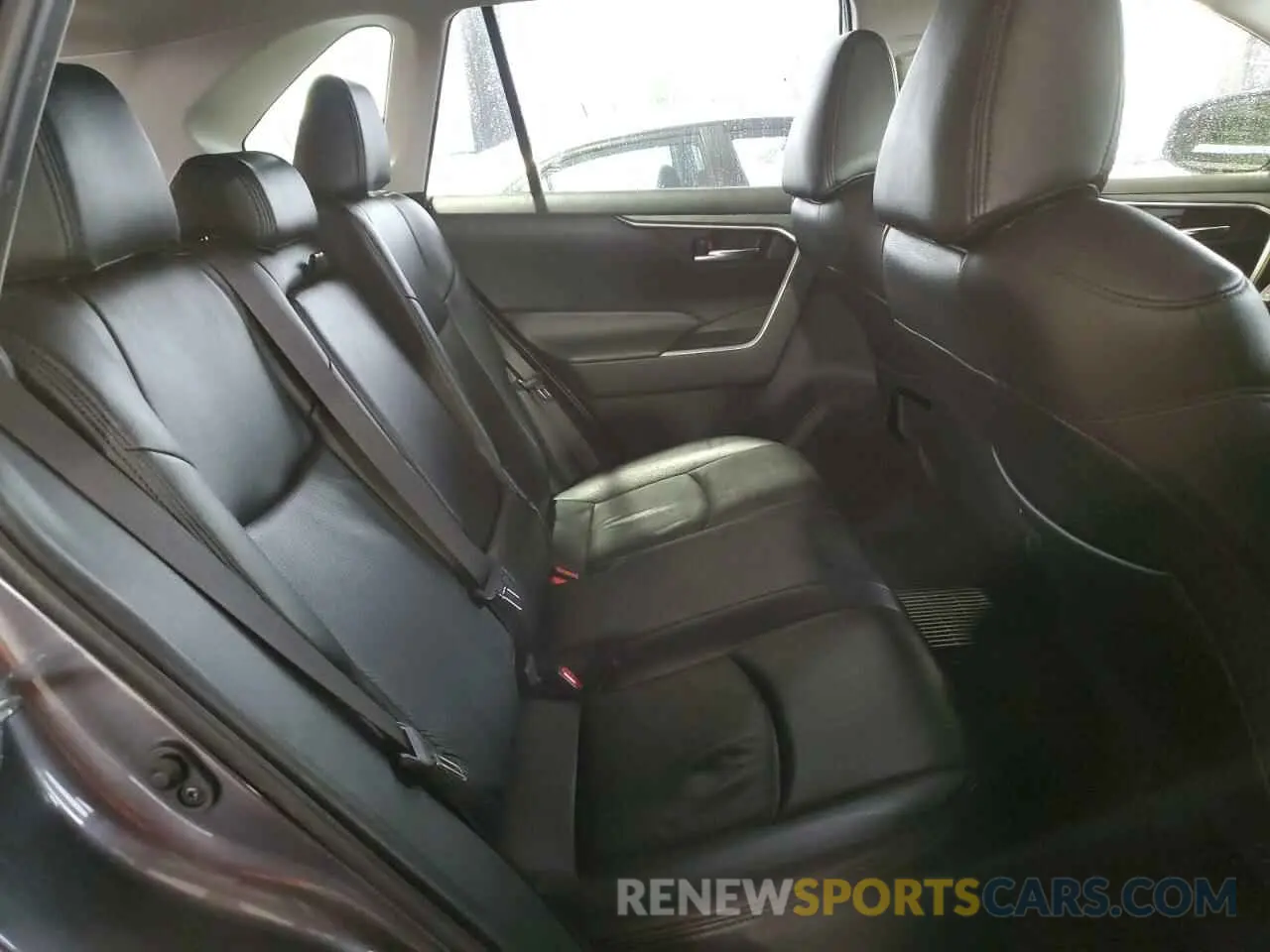 11 Photograph of a damaged car JTMW1RFV6KD012051 TOYOTA RAV4 2019