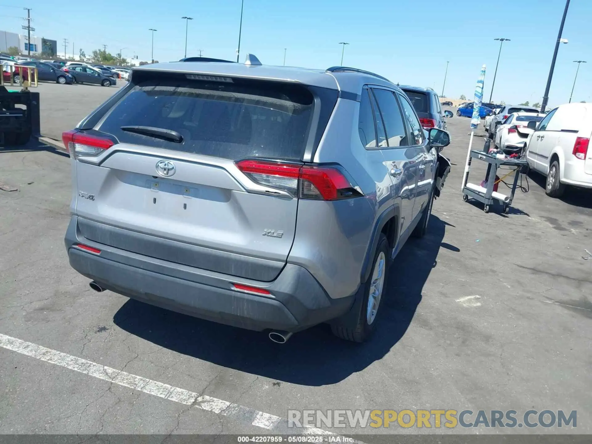 4 Photograph of a damaged car JTMW1RFV6KD024071 TOYOTA RAV4 2019