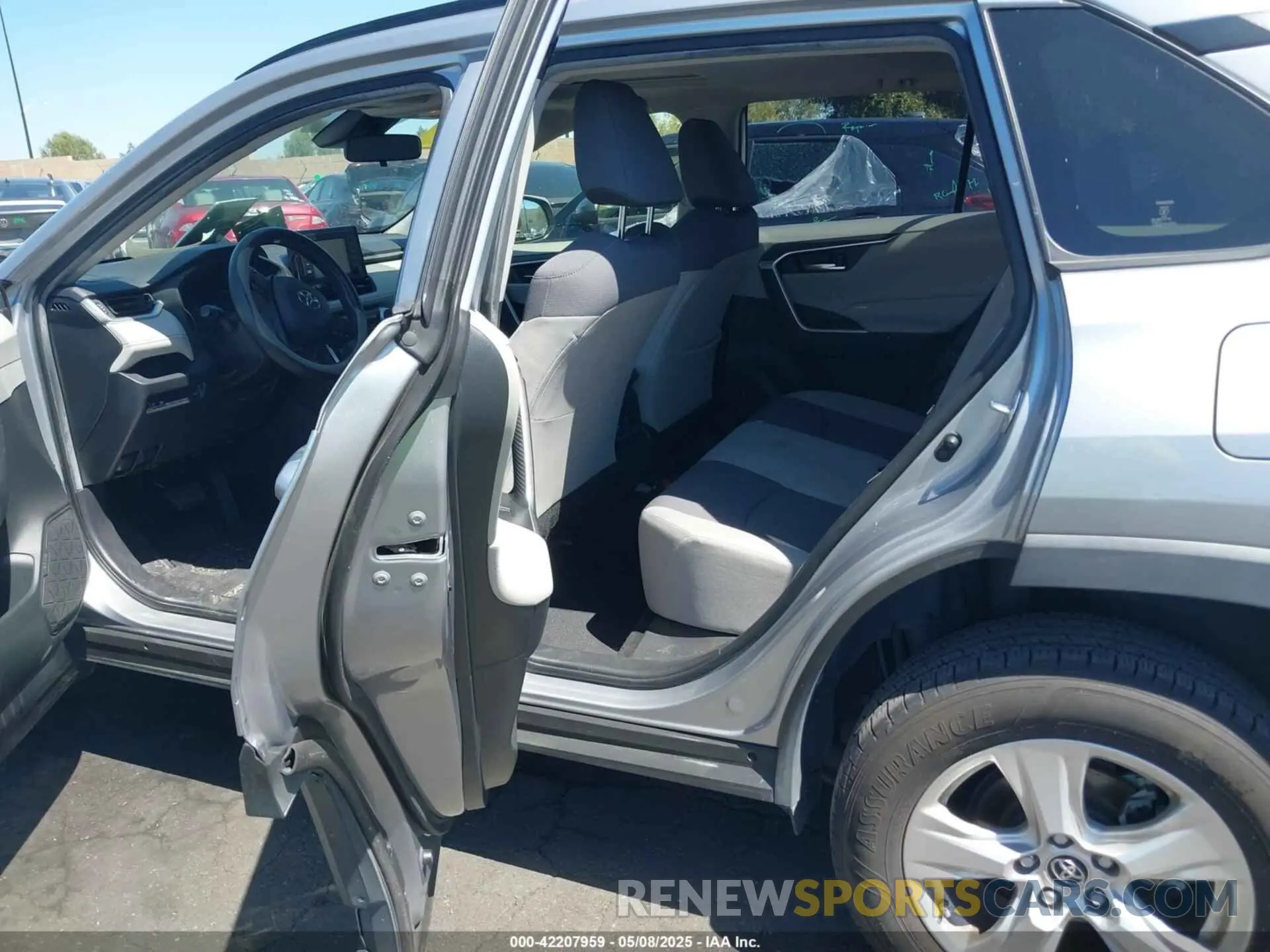8 Photograph of a damaged car JTMW1RFV6KD024071 TOYOTA RAV4 2019