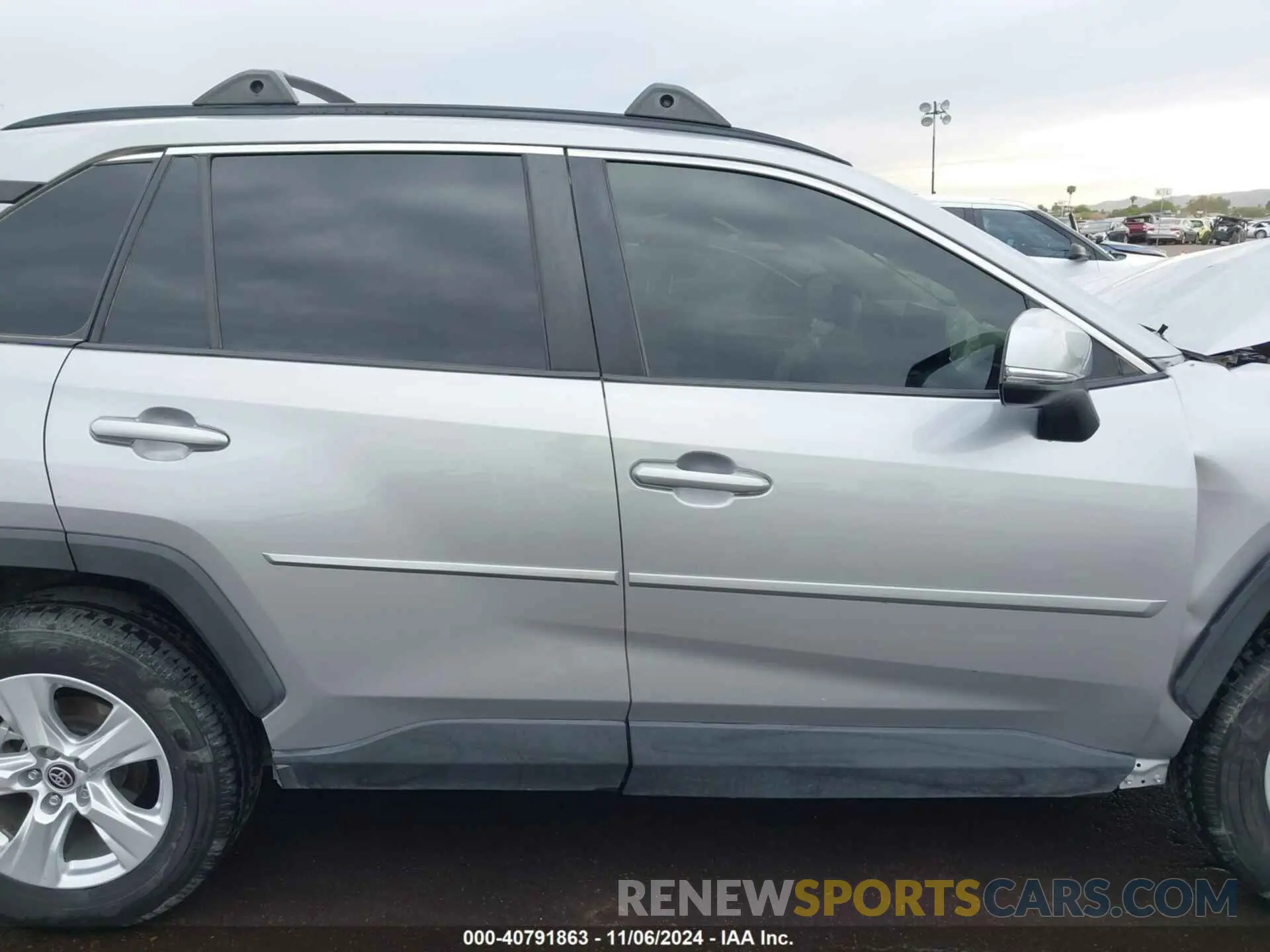 14 Photograph of a damaged car JTMW1RFV6KD035751 TOYOTA RAV4 2019