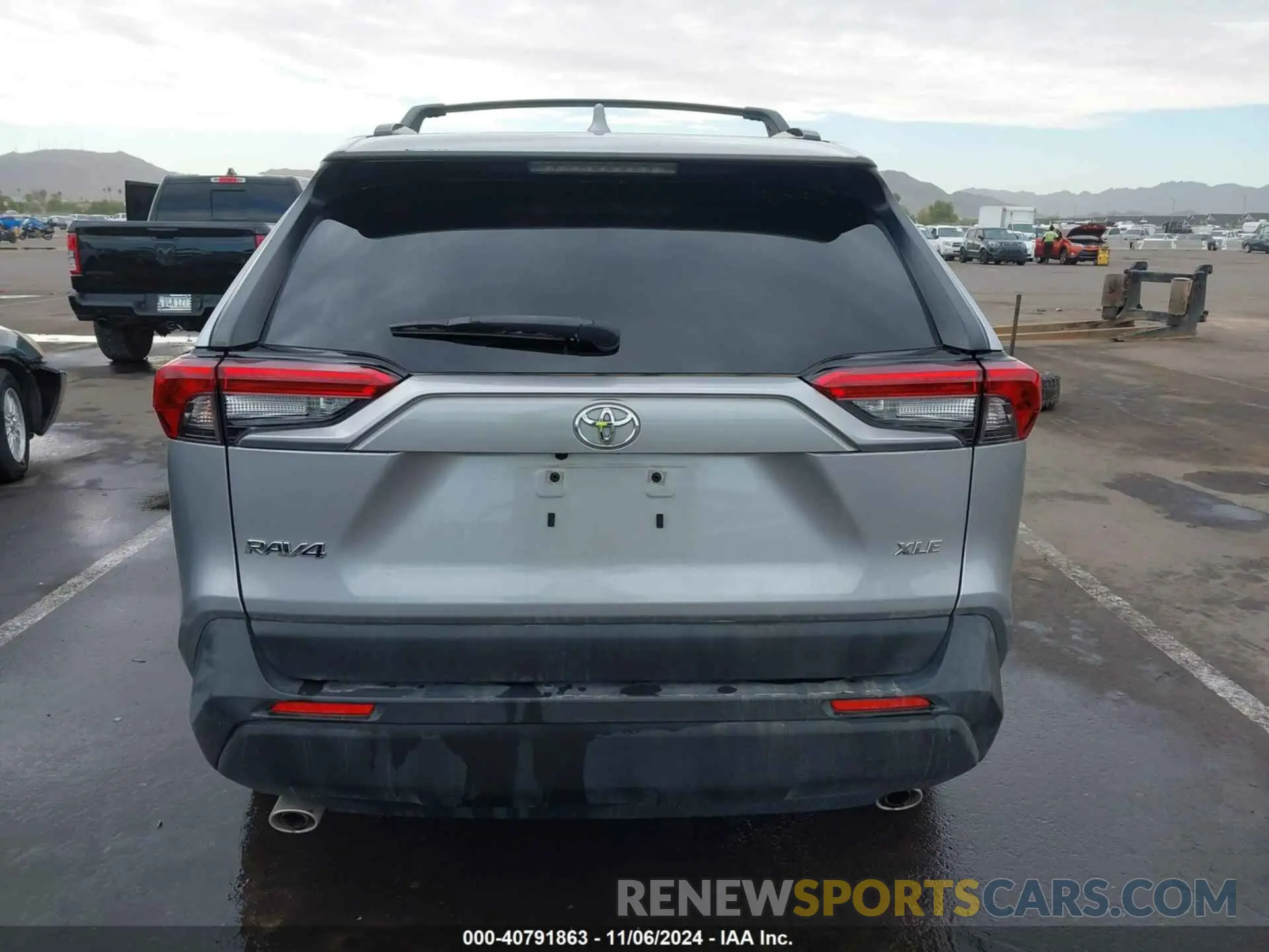 17 Photograph of a damaged car JTMW1RFV6KD035751 TOYOTA RAV4 2019