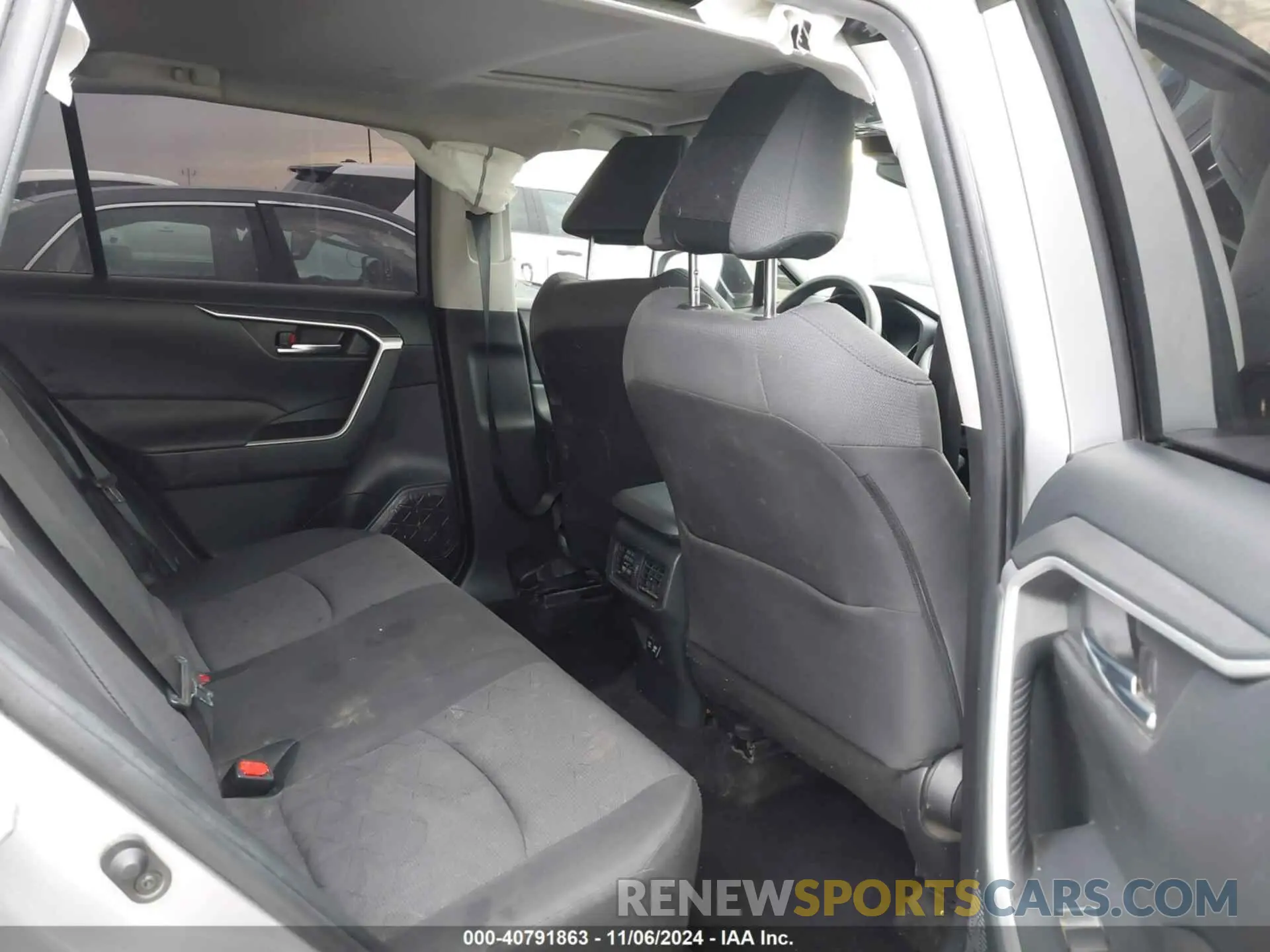 8 Photograph of a damaged car JTMW1RFV6KD035751 TOYOTA RAV4 2019