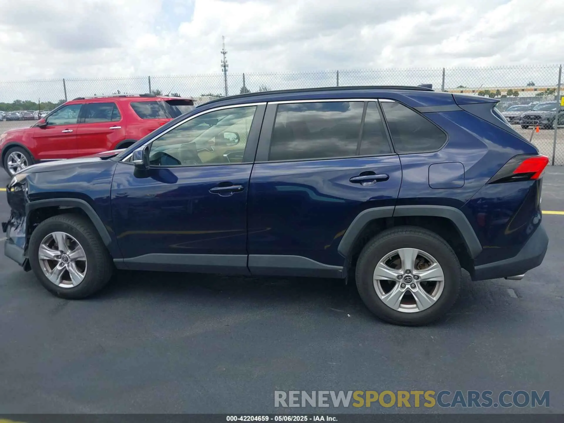14 Photograph of a damaged car JTMW1RFV6KD502439 TOYOTA RAV4 2019