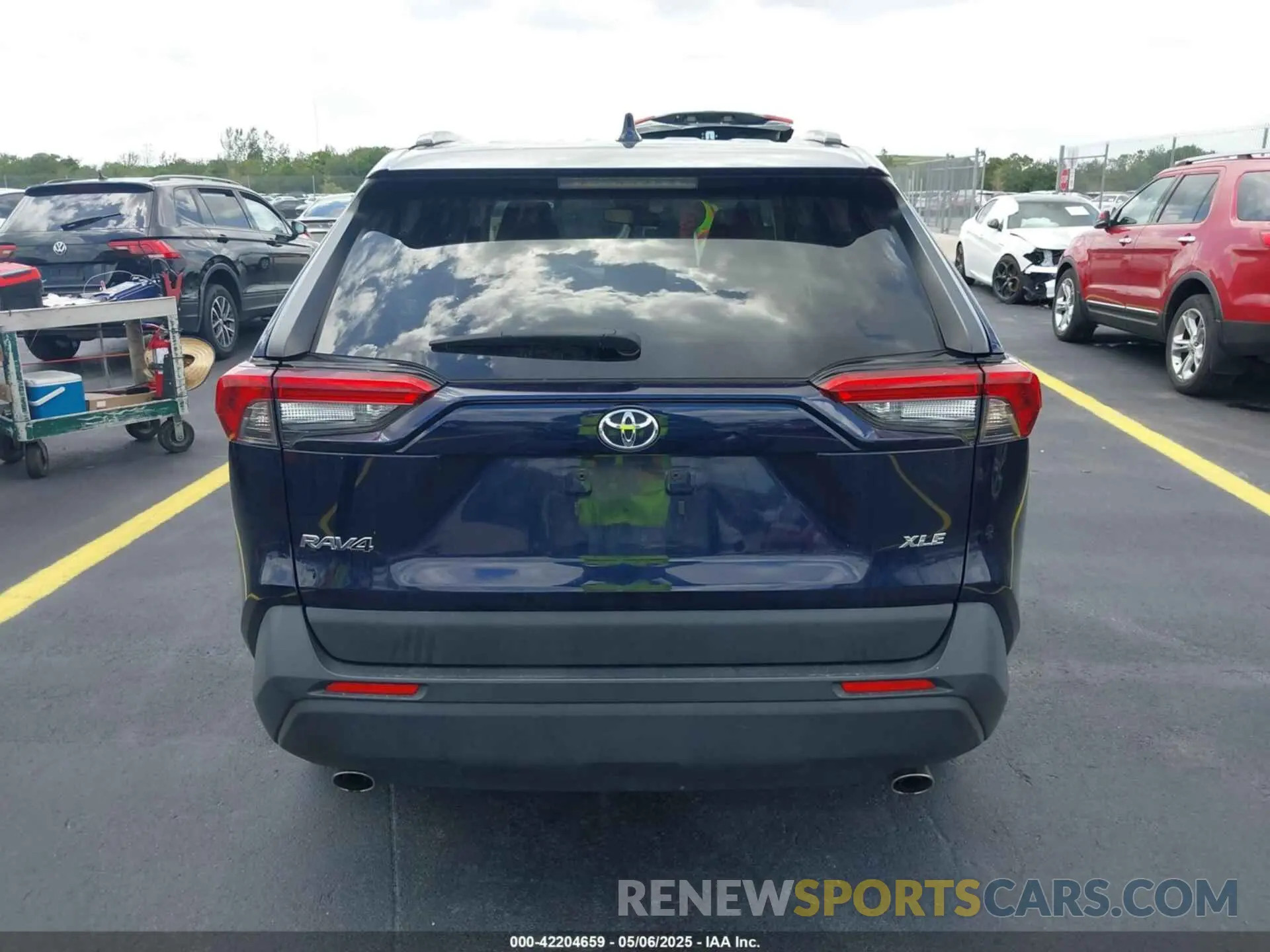 16 Photograph of a damaged car JTMW1RFV6KD502439 TOYOTA RAV4 2019