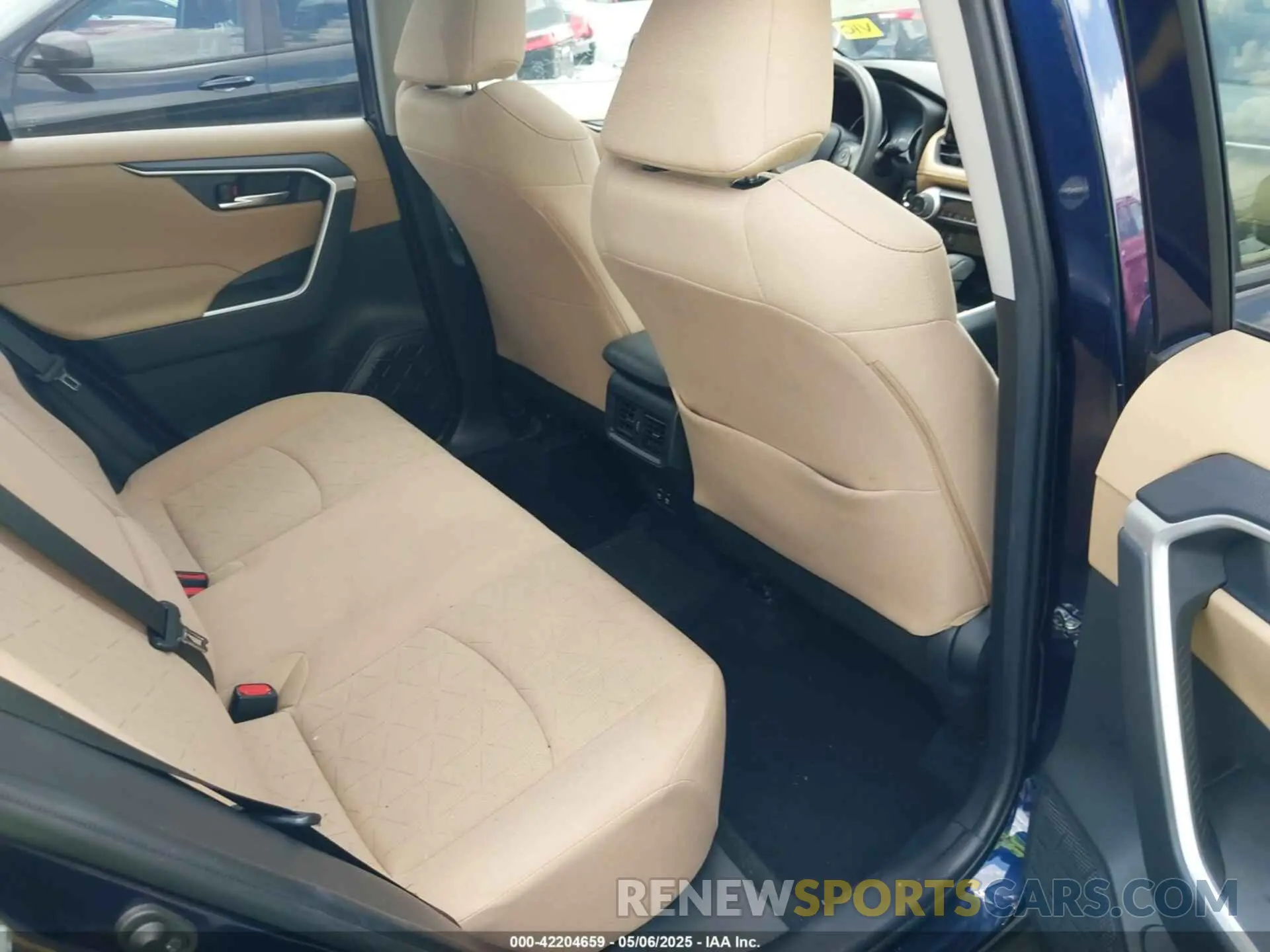 8 Photograph of a damaged car JTMW1RFV6KD502439 TOYOTA RAV4 2019