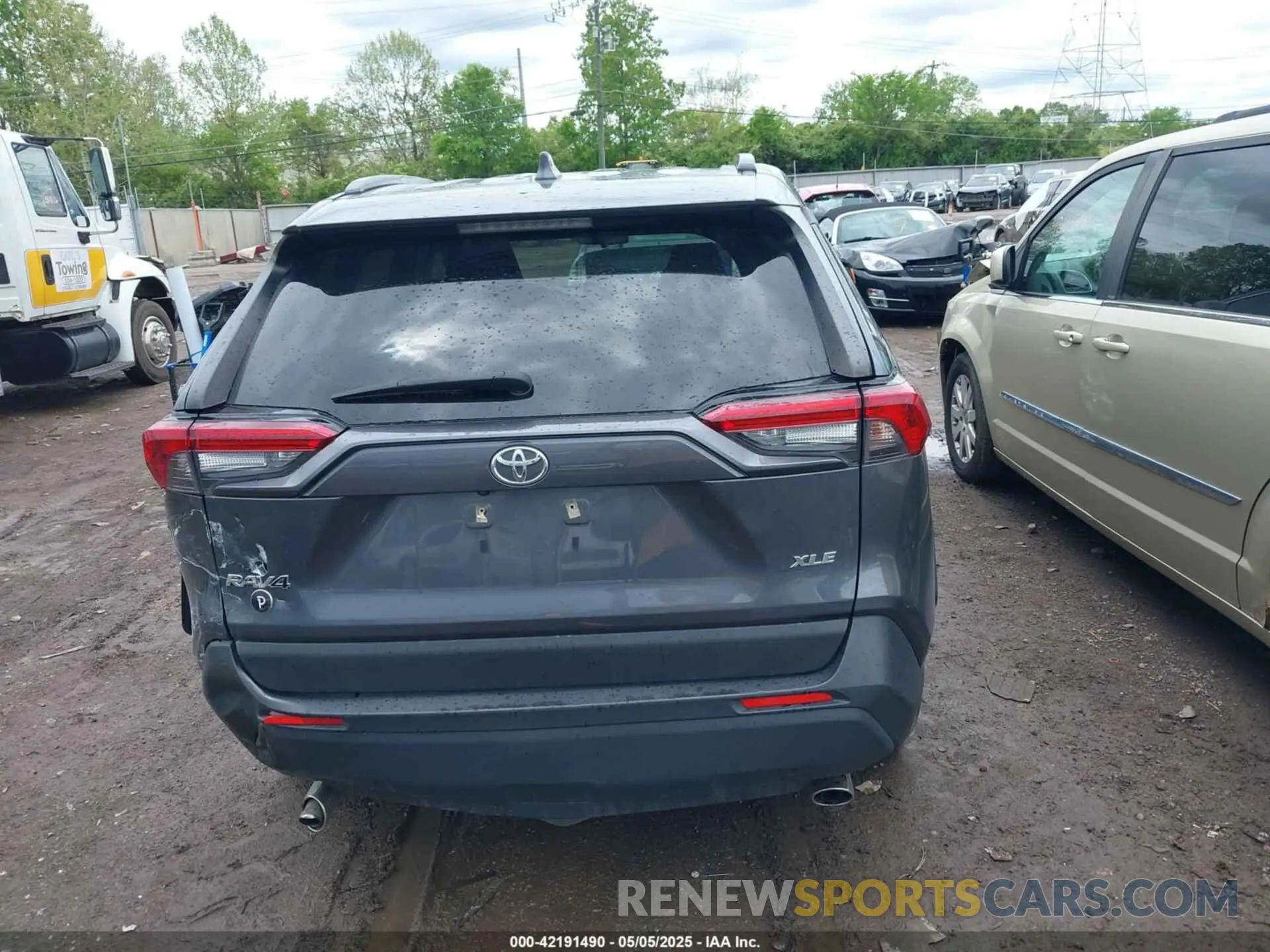 17 Photograph of a damaged car JTMW1RFV6KD513554 TOYOTA RAV4 2019