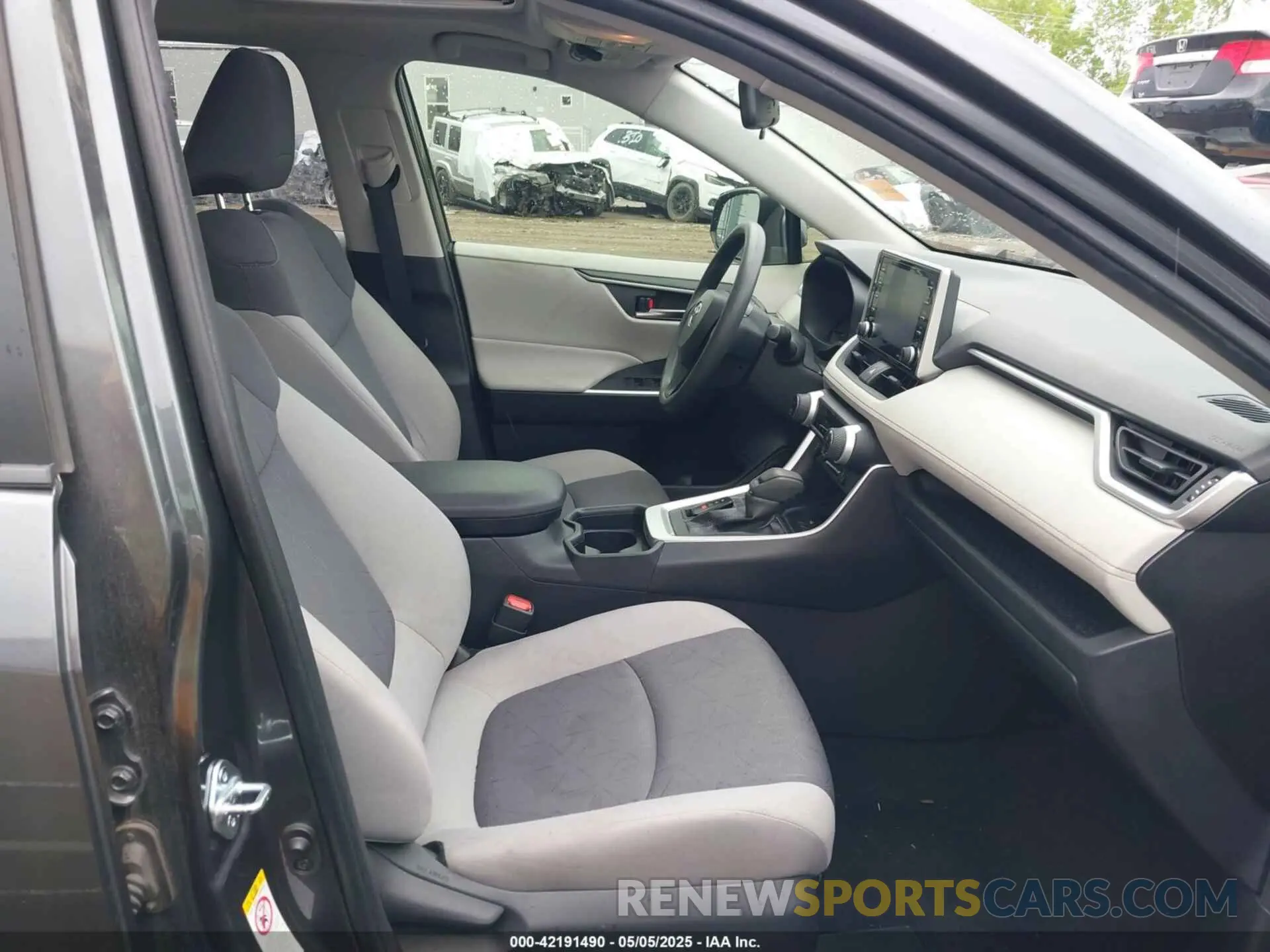 5 Photograph of a damaged car JTMW1RFV6KD513554 TOYOTA RAV4 2019