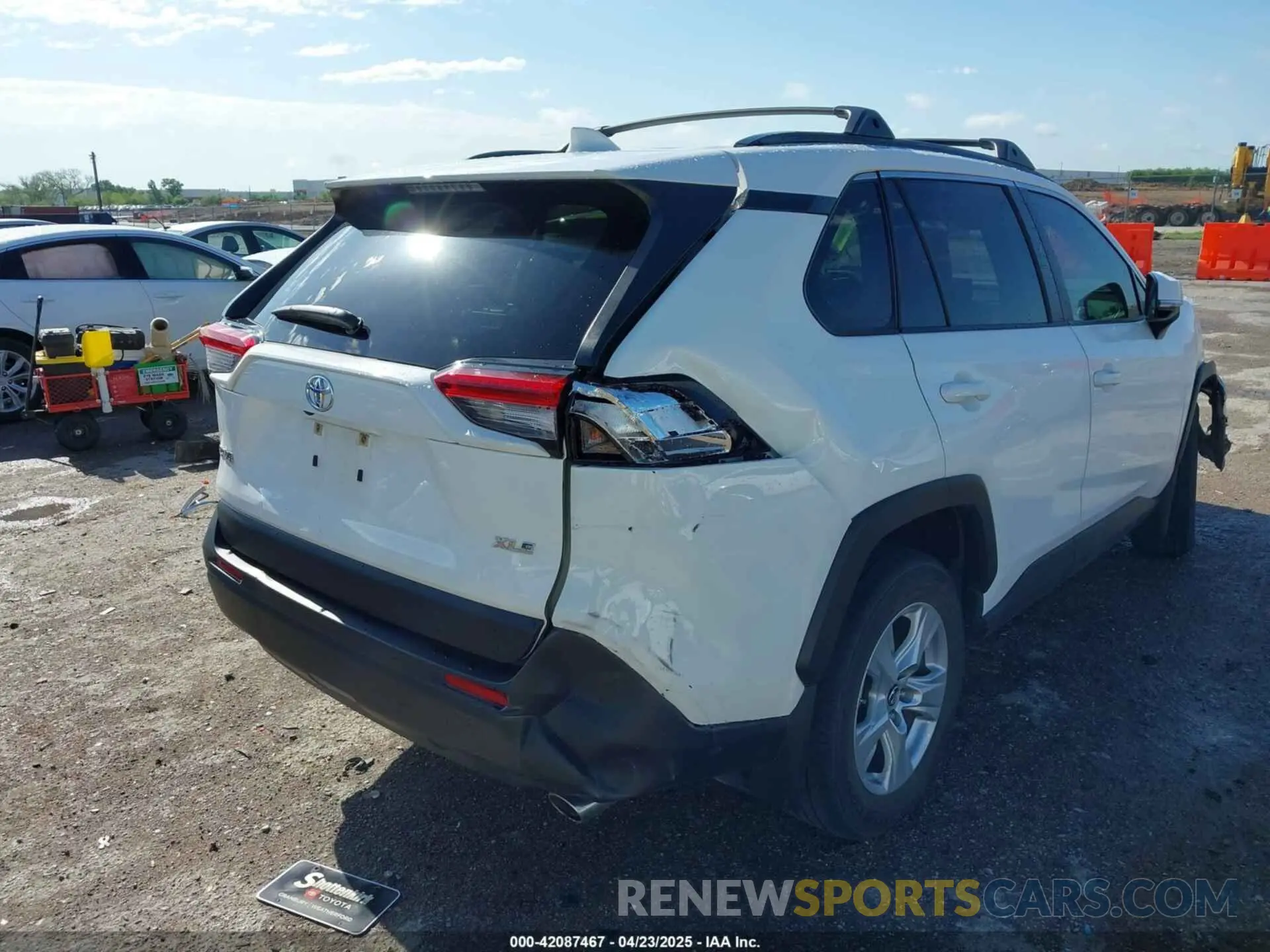 4 Photograph of a damaged car JTMW1RFV7KD029361 TOYOTA RAV4 2019