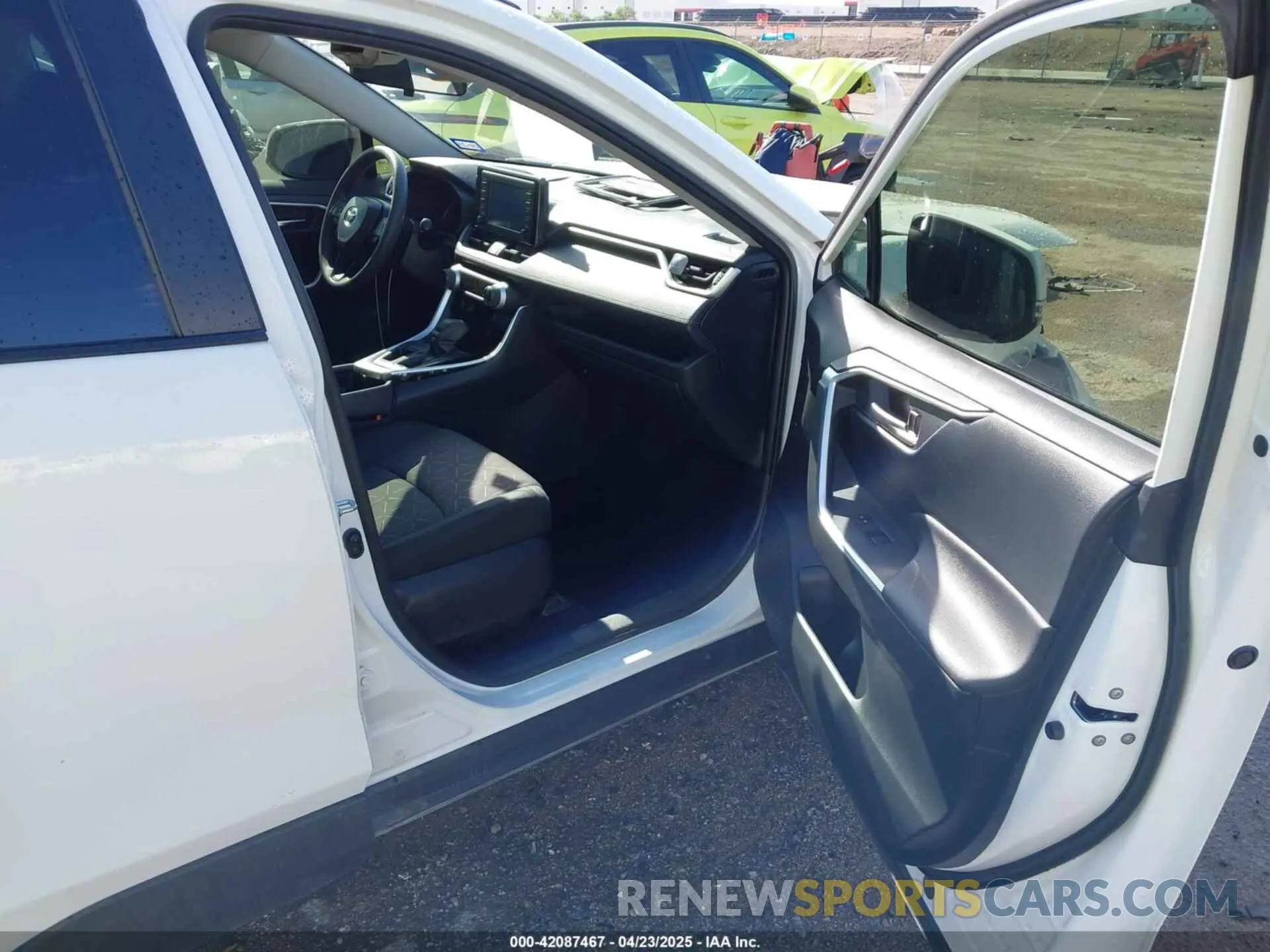 5 Photograph of a damaged car JTMW1RFV7KD029361 TOYOTA RAV4 2019