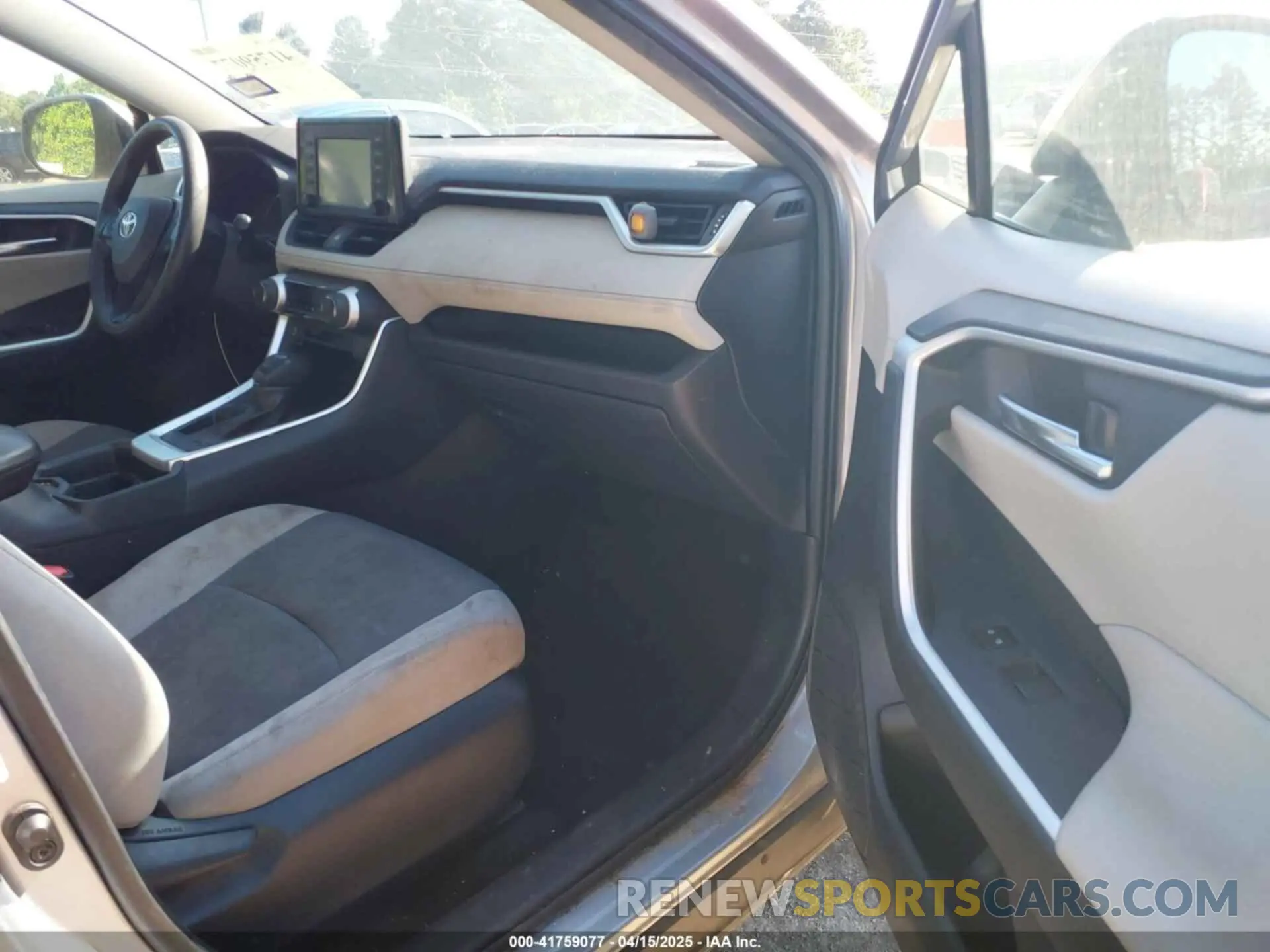 5 Photograph of a damaged car JTMW1RFV7KD041106 TOYOTA RAV4 2019