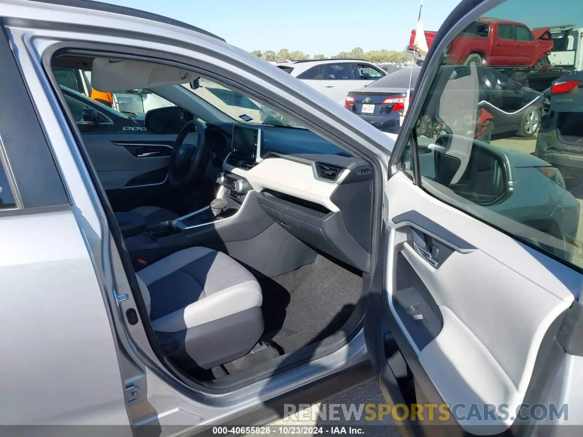 5 Photograph of a damaged car JTMW1RFV7KD509562 TOYOTA RAV4 2019