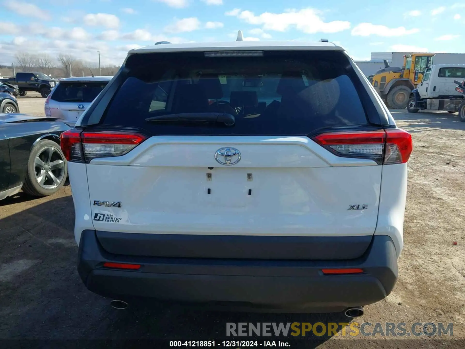 17 Photograph of a damaged car JTMW1RFV7KD511196 TOYOTA RAV4 2019