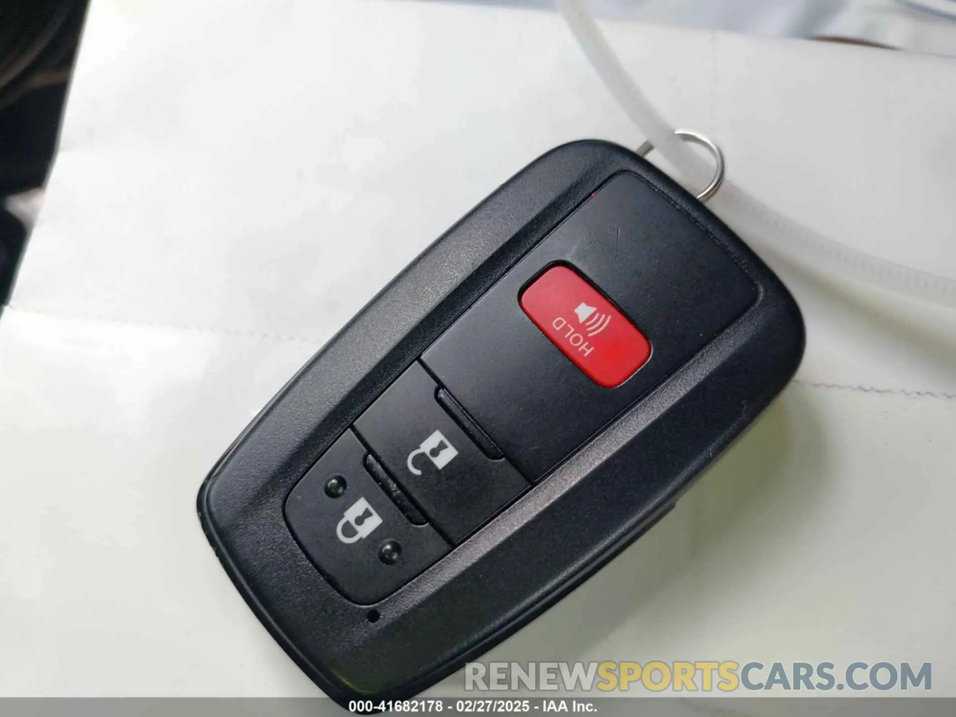 11 Photograph of a damaged car JTMW1RFV7KJ011556 TOYOTA RAV4 2019