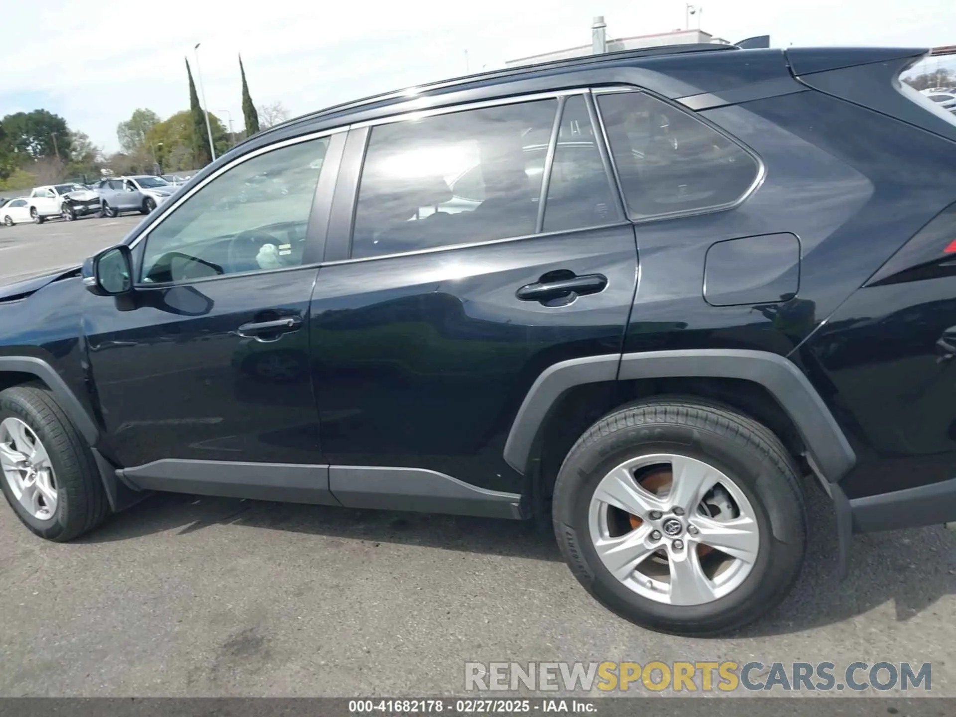 14 Photograph of a damaged car JTMW1RFV7KJ011556 TOYOTA RAV4 2019