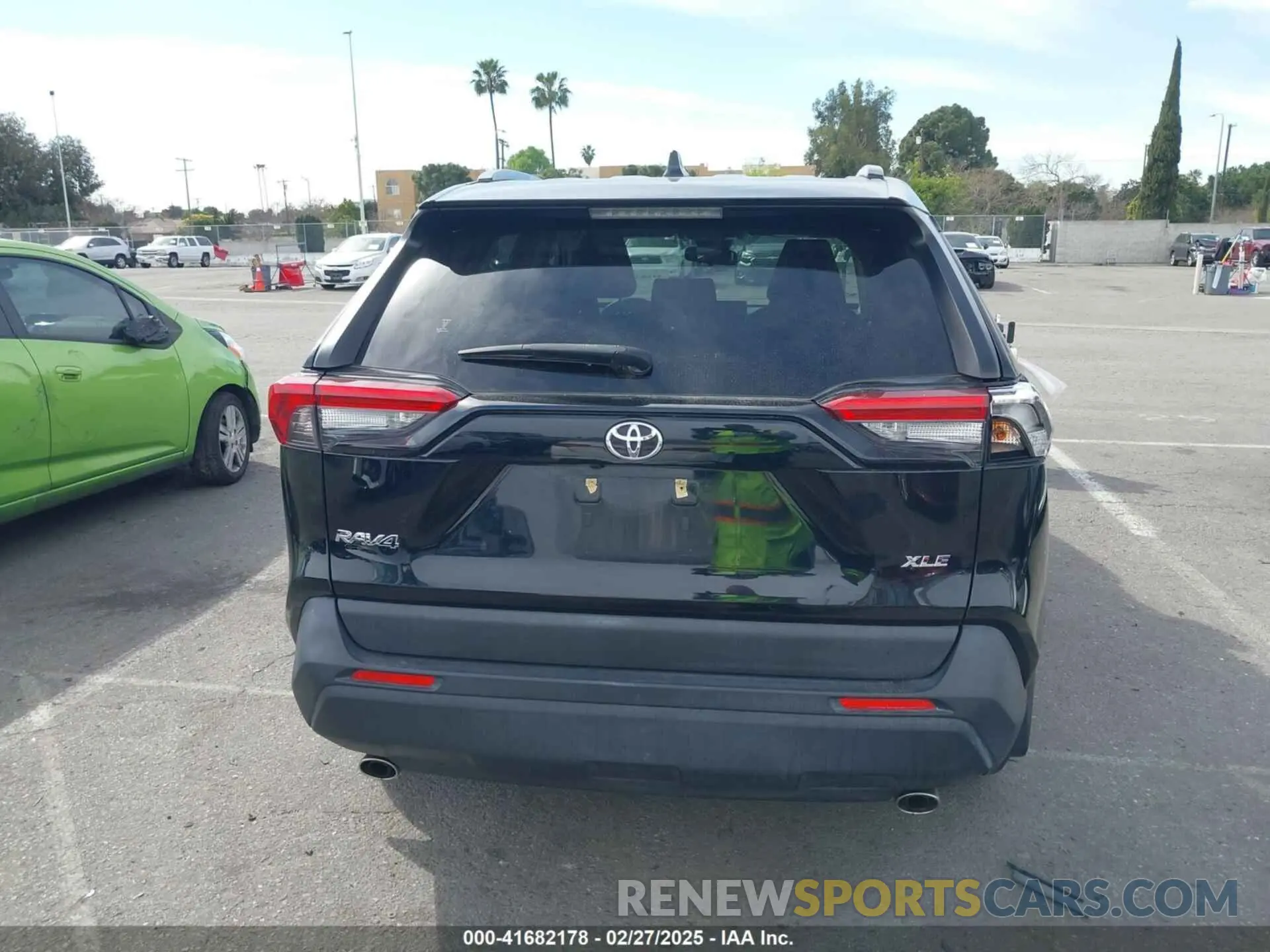 16 Photograph of a damaged car JTMW1RFV7KJ011556 TOYOTA RAV4 2019