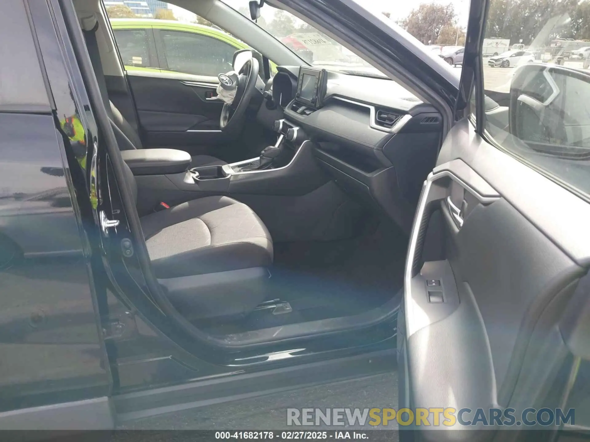 5 Photograph of a damaged car JTMW1RFV7KJ011556 TOYOTA RAV4 2019