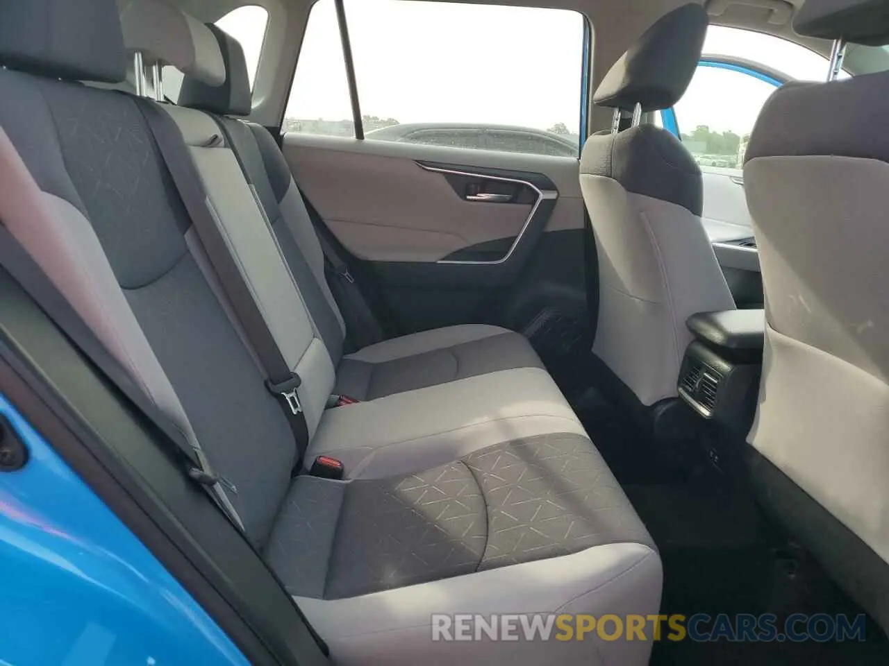 11 Photograph of a damaged car JTMW1RFV8KD028347 TOYOTA RAV4 2019