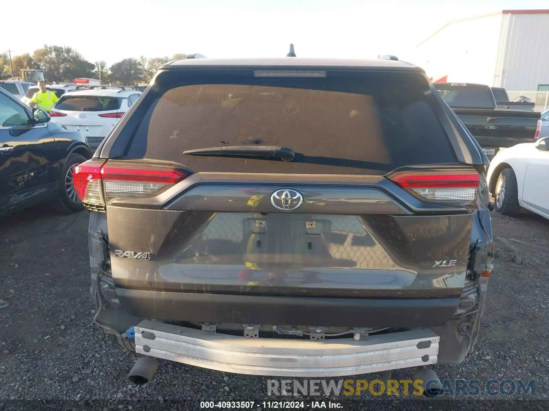 17 Photograph of a damaged car JTMW1RFV8KD029367 TOYOTA RAV4 2019