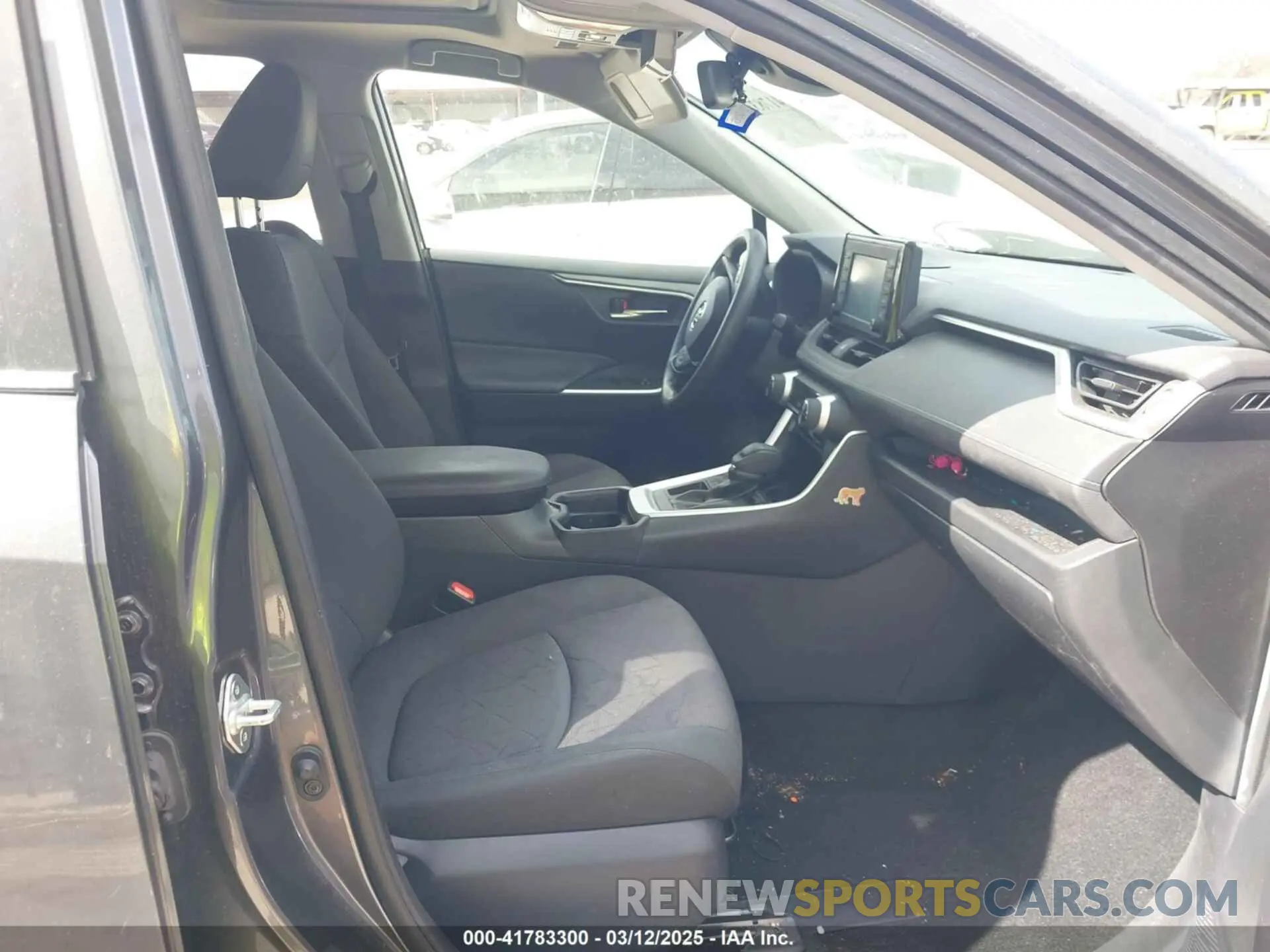 5 Photograph of a damaged car JTMW1RFV8KD034763 TOYOTA RAV4 2019