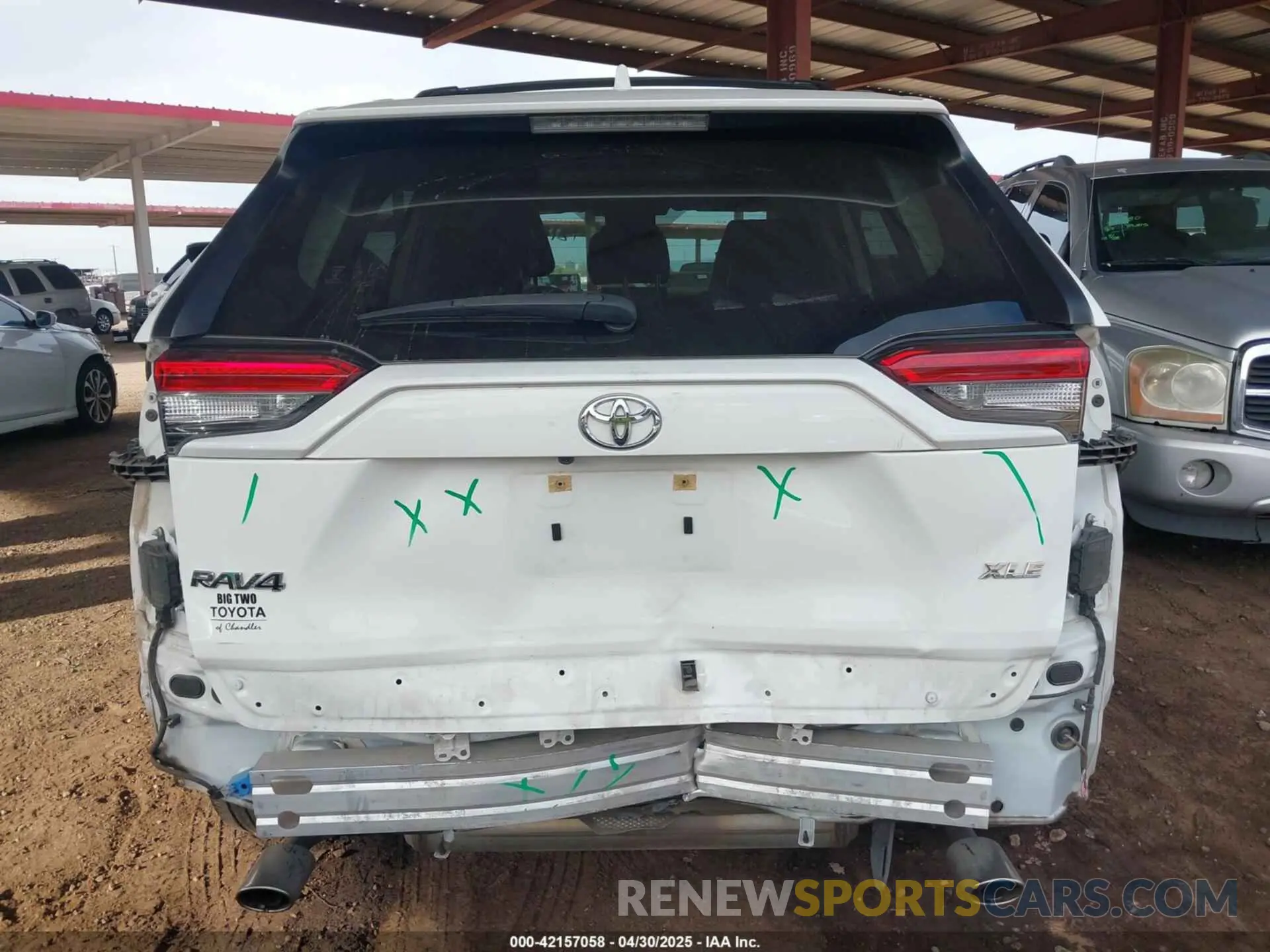 17 Photograph of a damaged car JTMW1RFV9KD009824 TOYOTA RAV4 2019