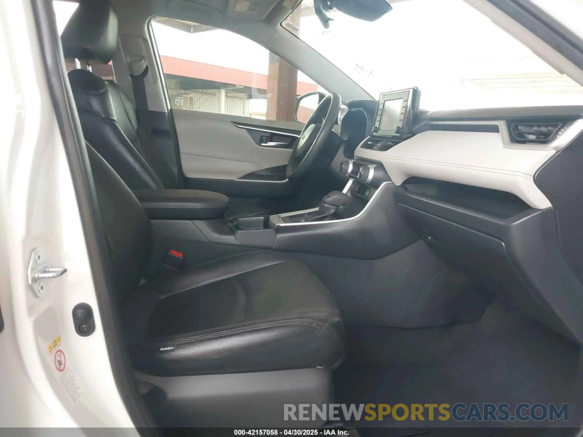 5 Photograph of a damaged car JTMW1RFV9KD009824 TOYOTA RAV4 2019